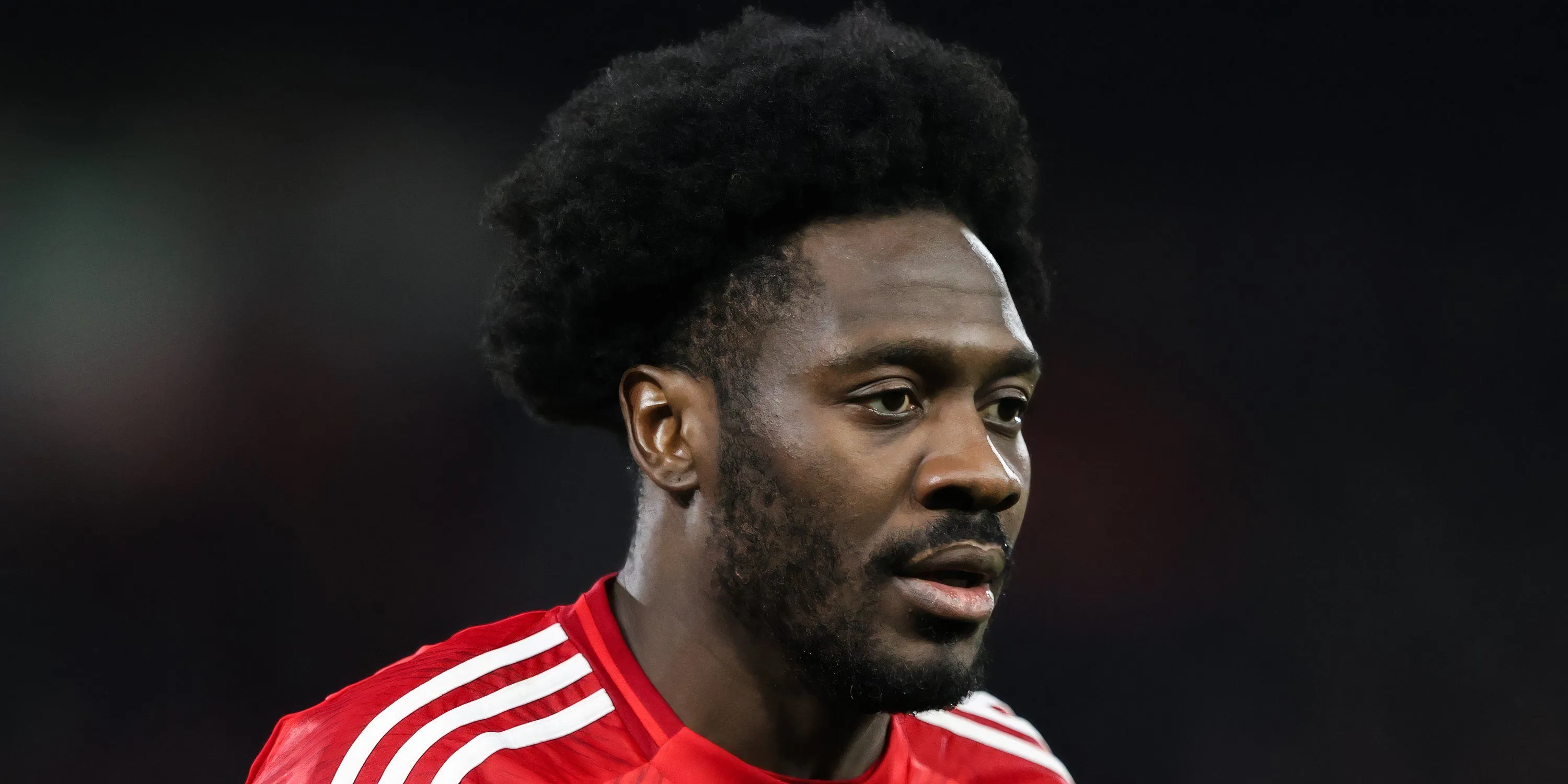 Hậu vệ Ola Aina của Nottingham Forest đang chạy đua với thời gian để kịp bình phục