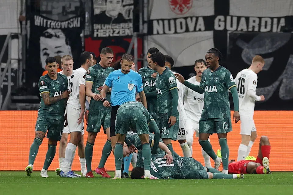 James Maddison tỏ ra thất vọng trong trận đấu giữa Tottenham và Eintracht Frankfurt tại Europa League