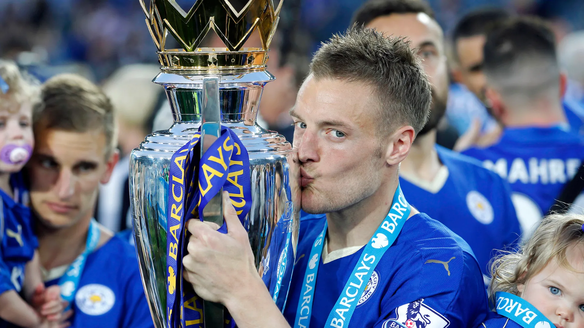 Jamie Vardy ăn mừng bàn thắng - biểu tượng của Leicester City