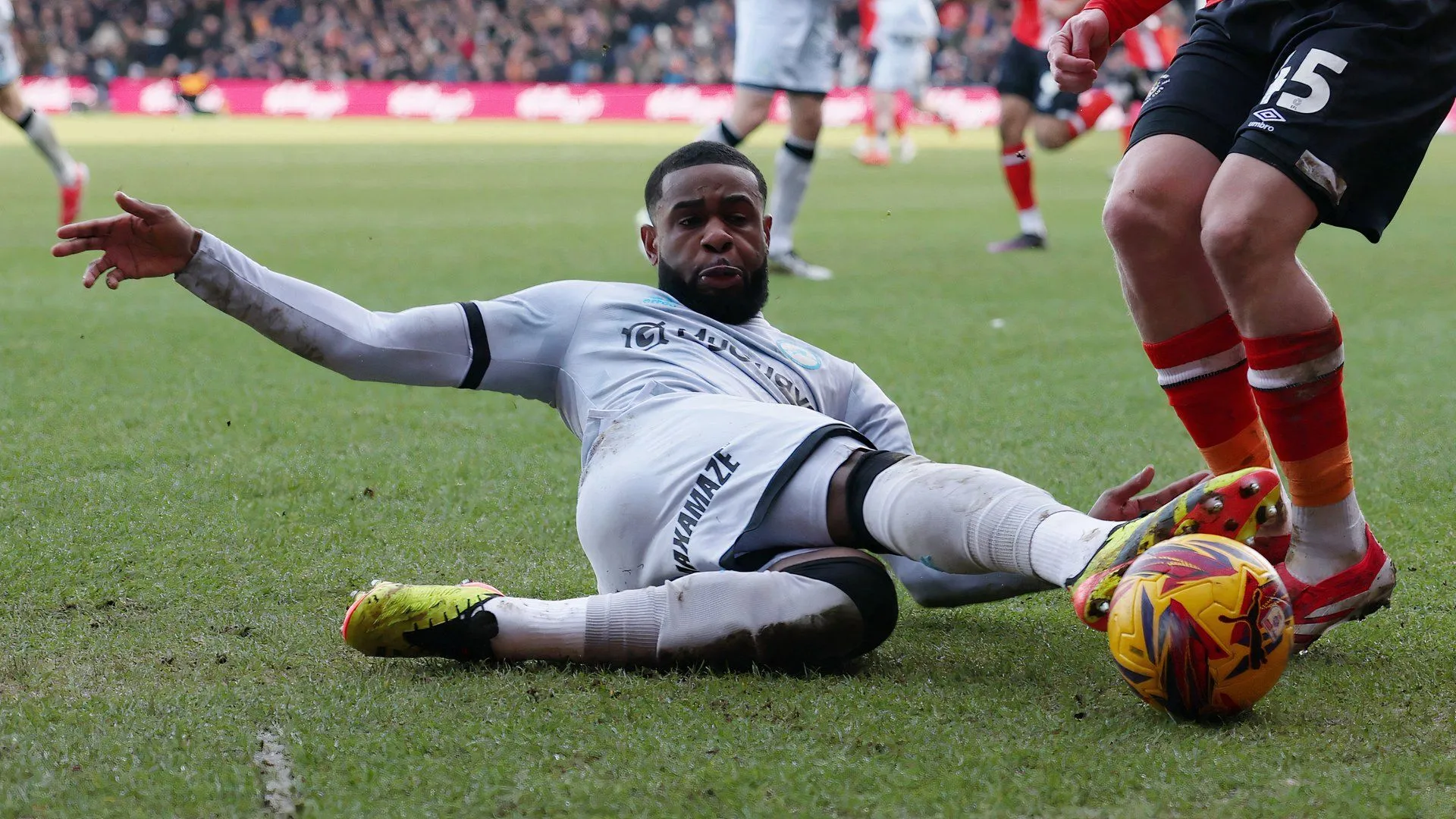 Japhet Tanganga trung vệ thép của Millwall