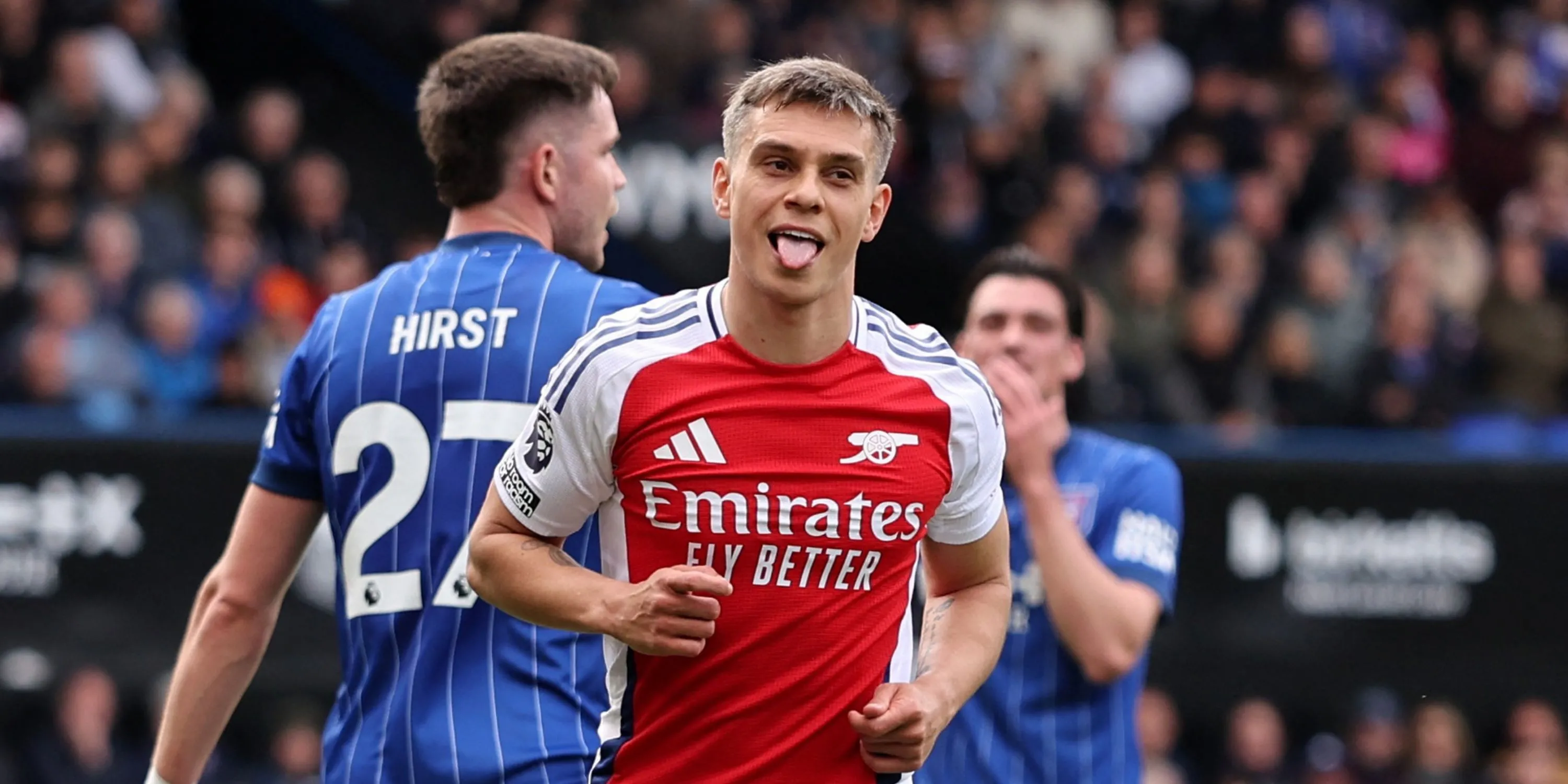 Leandro Trossard ăn mừng bàn thắng cho Arsenal