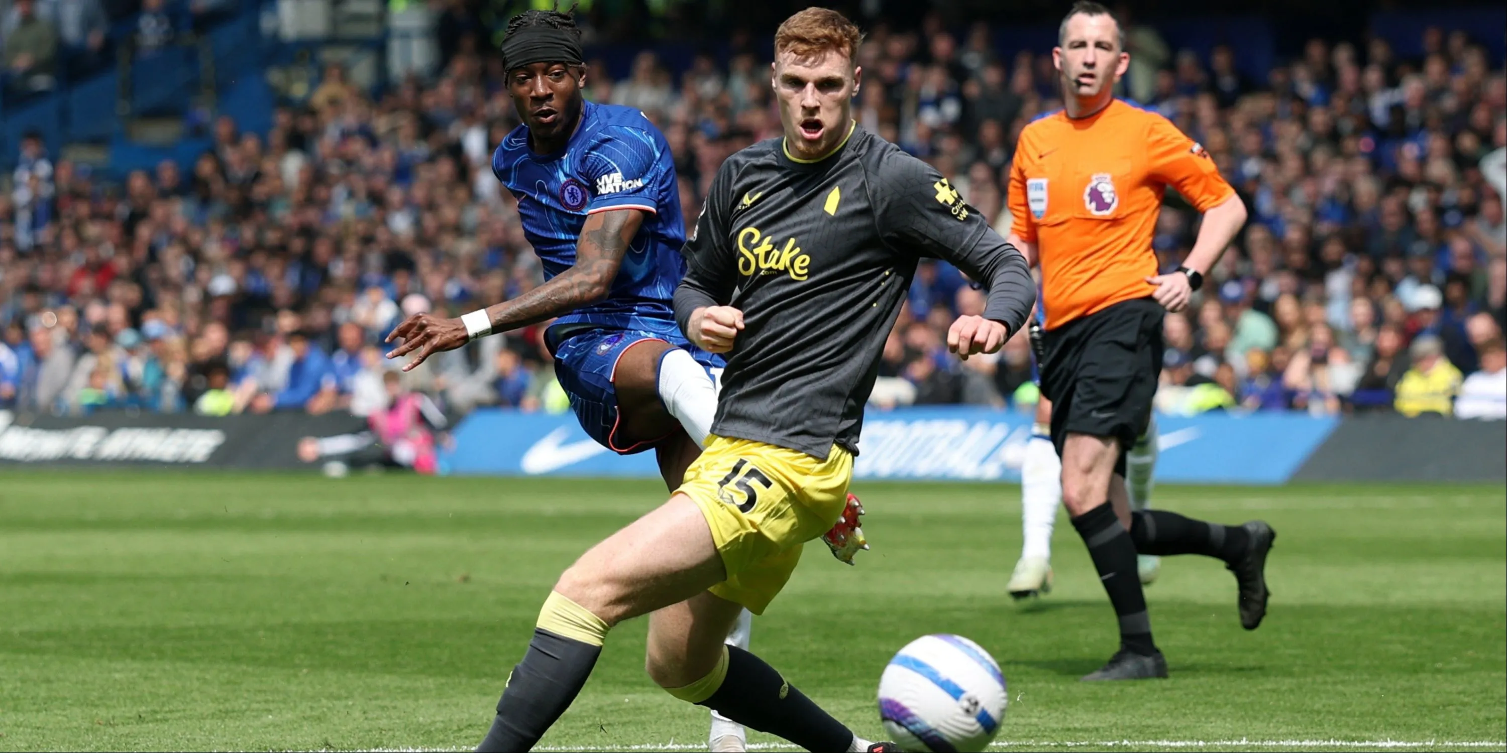 Noni Madueke thi đấu ấn tượng bên hành lang cánh trái của Chelsea