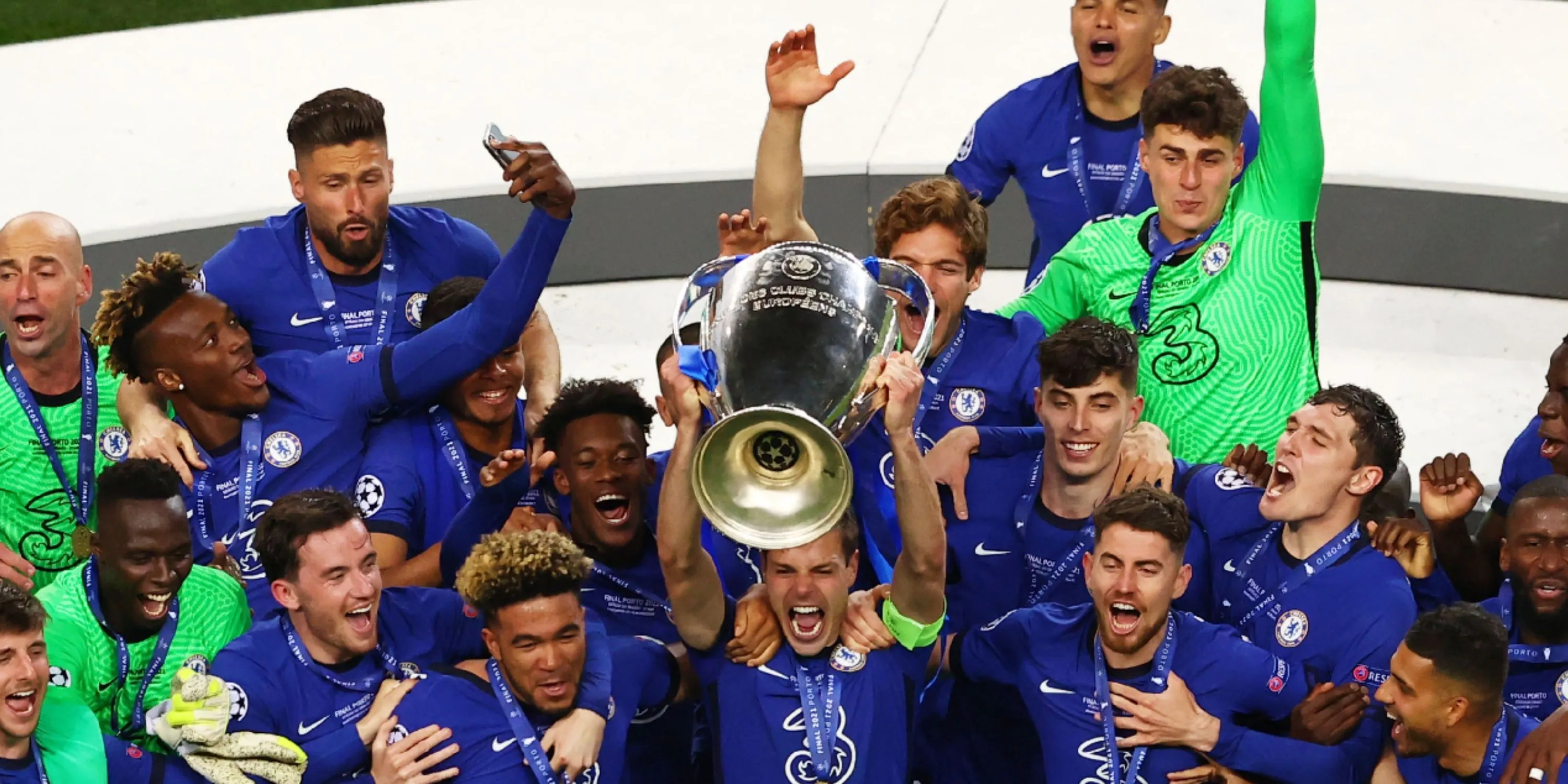 Các cầu thủ Chelsea ăn mừng chiến thắng Champions League năm 2021