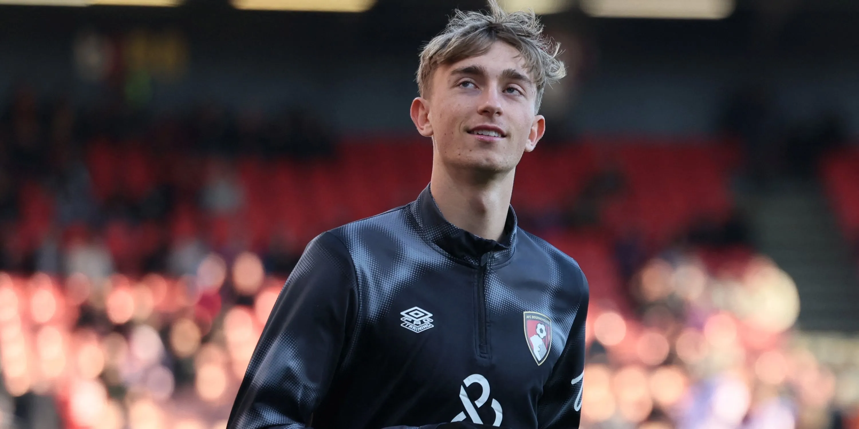 Dean Huijsen, mục tiêu chuyển nhượng của Tottenham, đang khởi động trong màu áo AFC Bournemouth