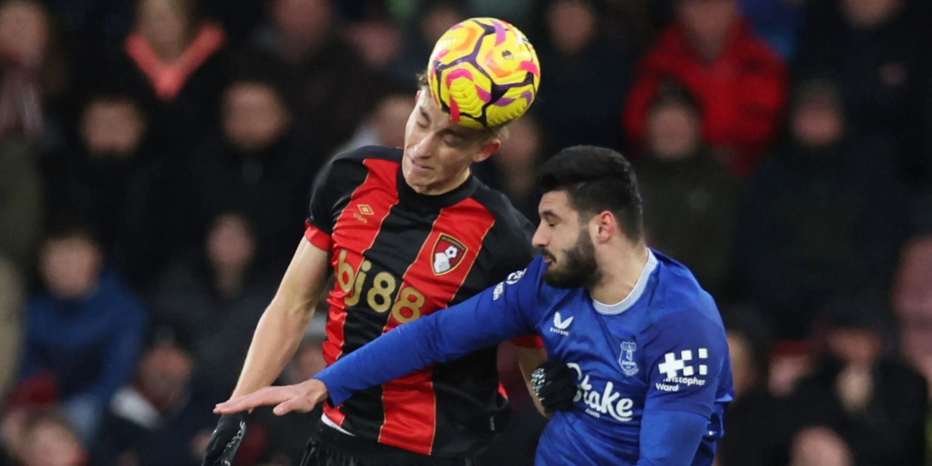 Dean Huijsen thi đấu ấn tượng trong màu áo Bournemouth tại Premier League mùa giải ra mắt