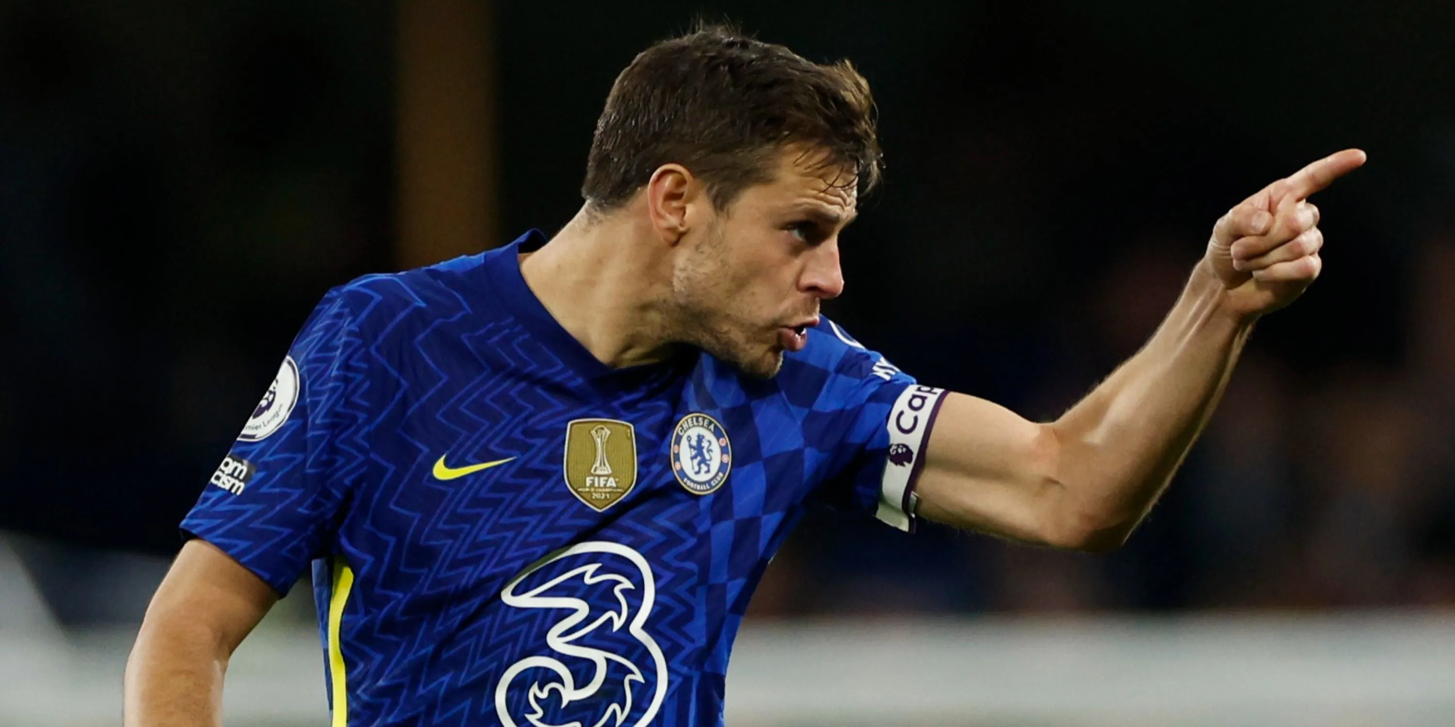 Hậu vệ Cesar Azpilicueta ăn mừng cùng đồng đội Chelsea