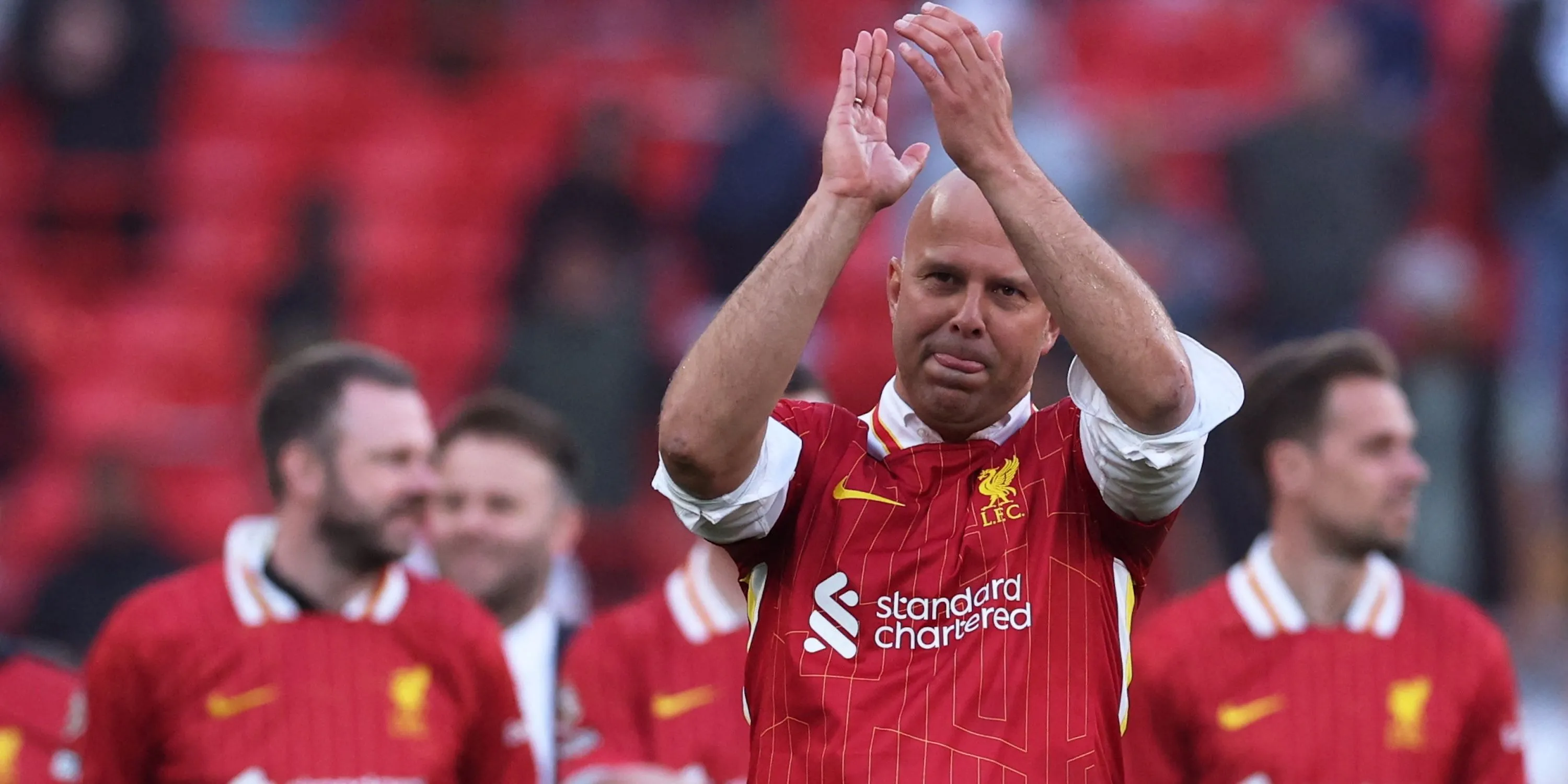 HLV Arne Slot ăn mừng chức vô địch Premier League cùng Liverpool mùa giải 2024/25