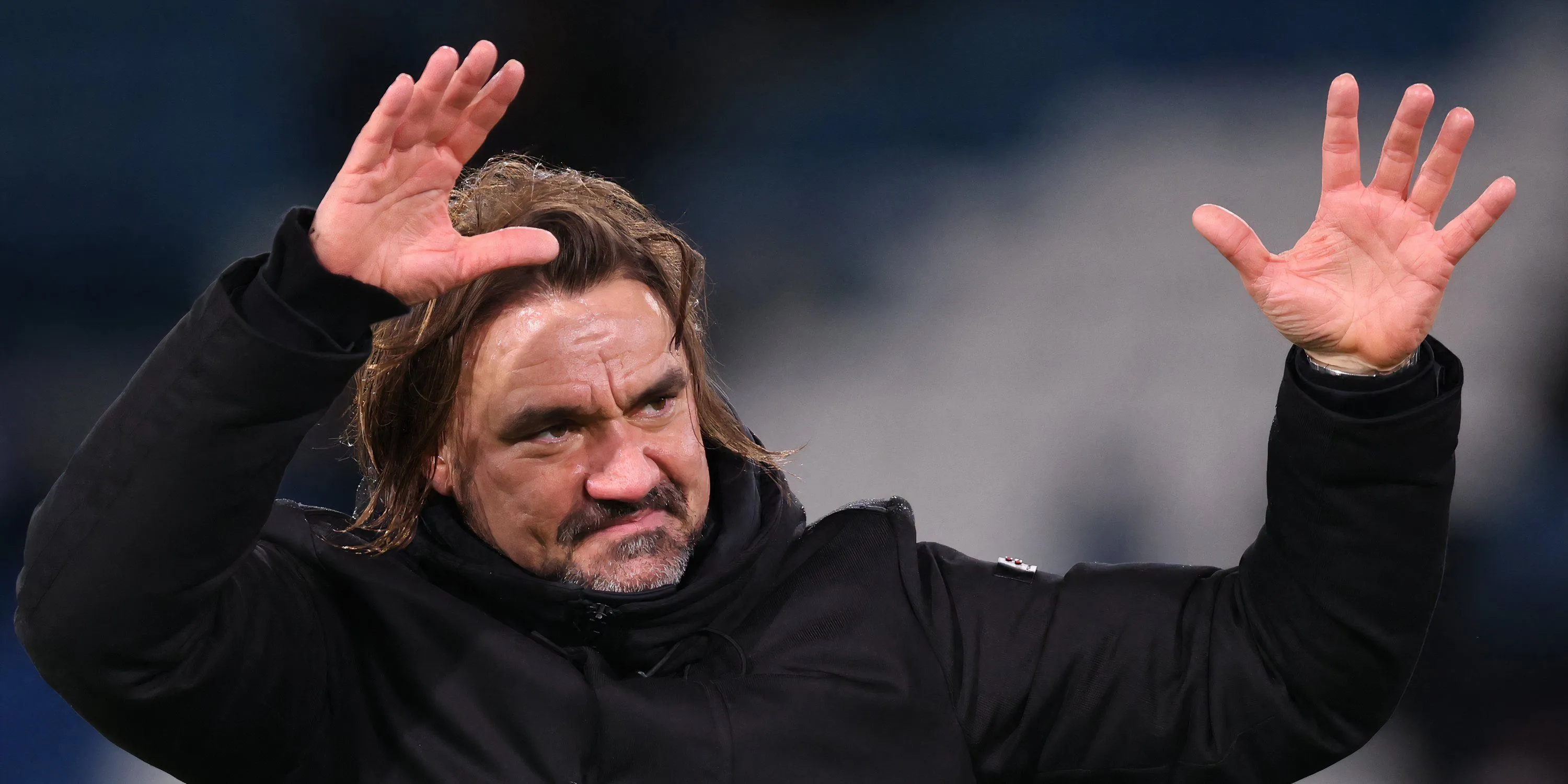 HLV Daniel Farke của Leeds United trong một trận đấu