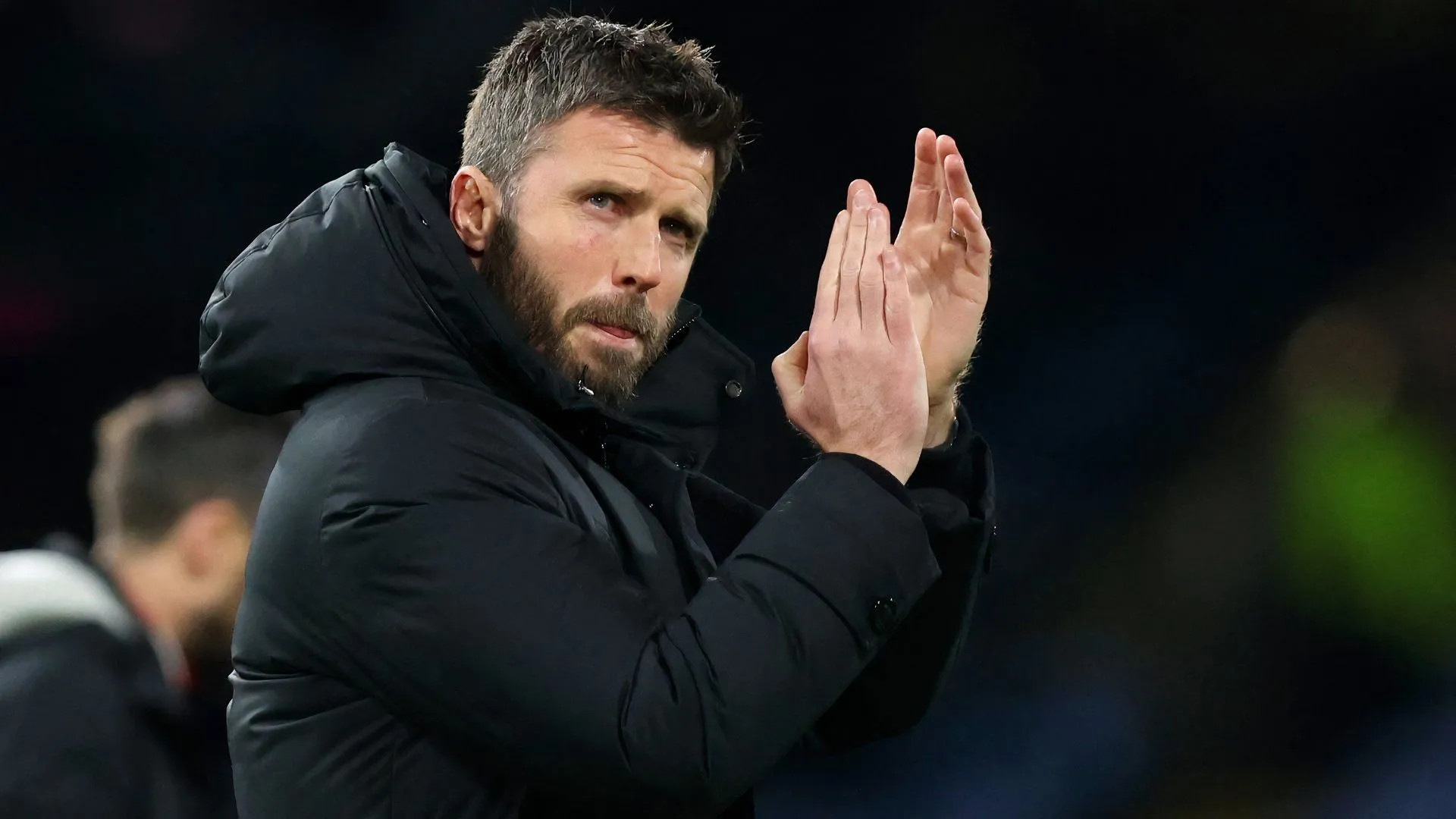 HLV Michael Carrick của Middlesbrough chỉ đạo chiến thuật trên sân tập