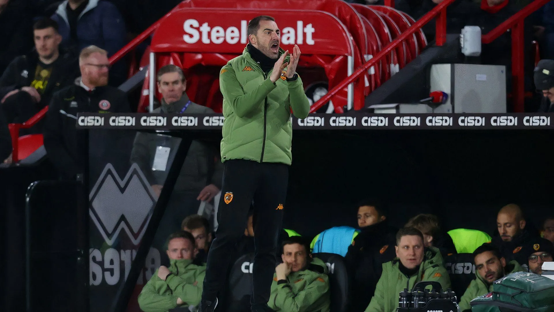 HLV Ruben Selles chỉ đạo Hull City, đối mặt với nhiều ưu tiên bao gồm cả tương lai Joe Gelhardt.