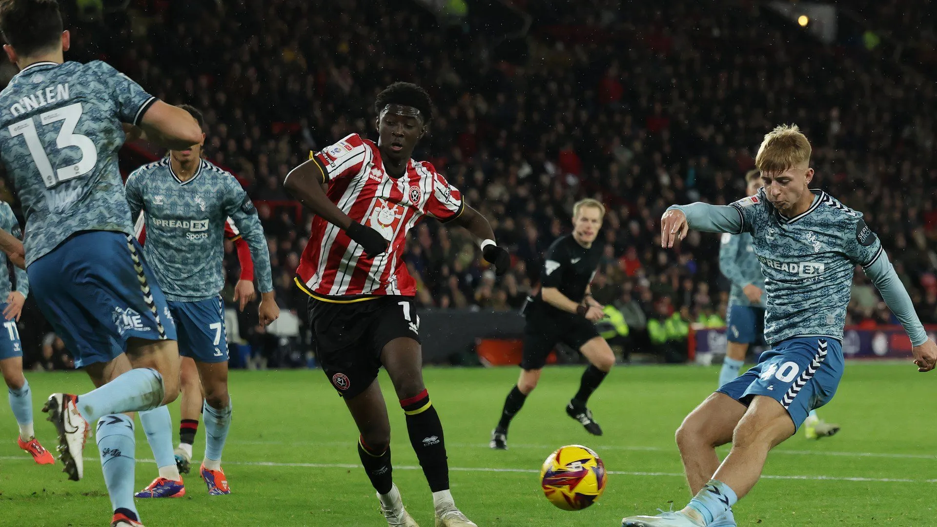 Josh Brownhill: Ngôi sao Burnley trước ngã rẽ sự nghiệp và sự săn đón từ Premier League