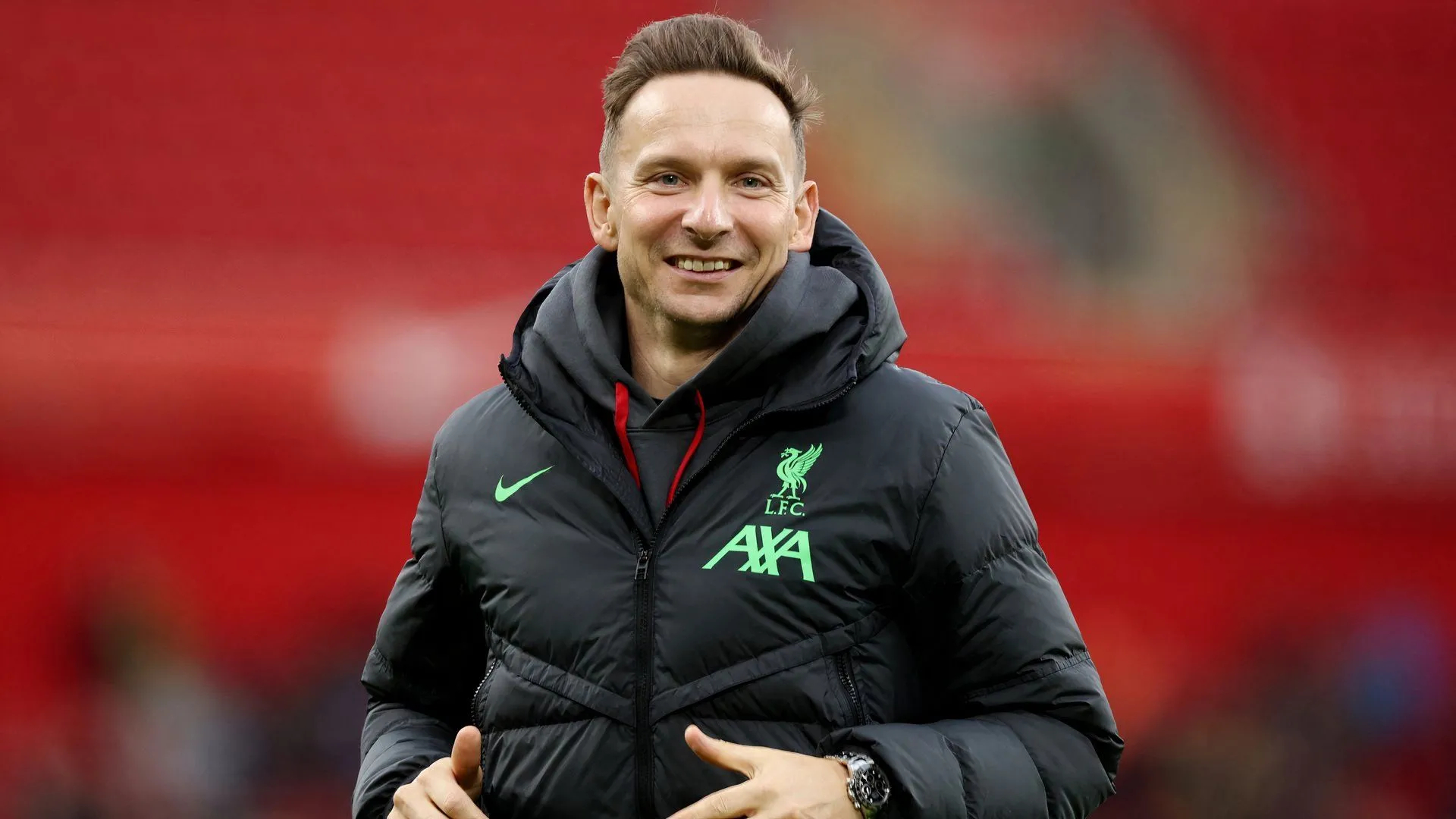 Pep Lijnders chỉ đạo trong màu áo Liverpool với vai trò trợ lý HLV