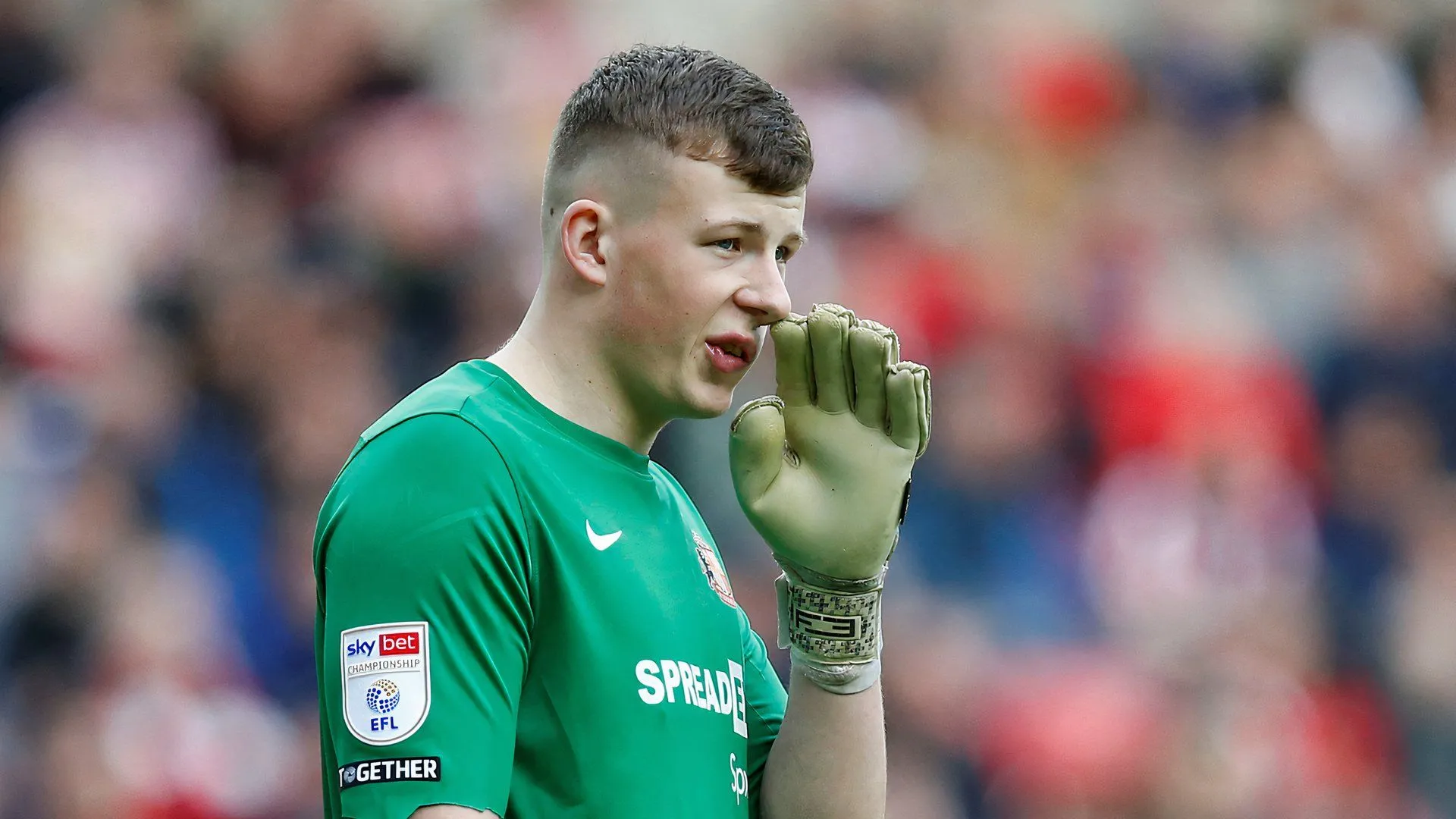 Đội trưởng Hull City Lewie Coyle dính bê bối ẩu đả