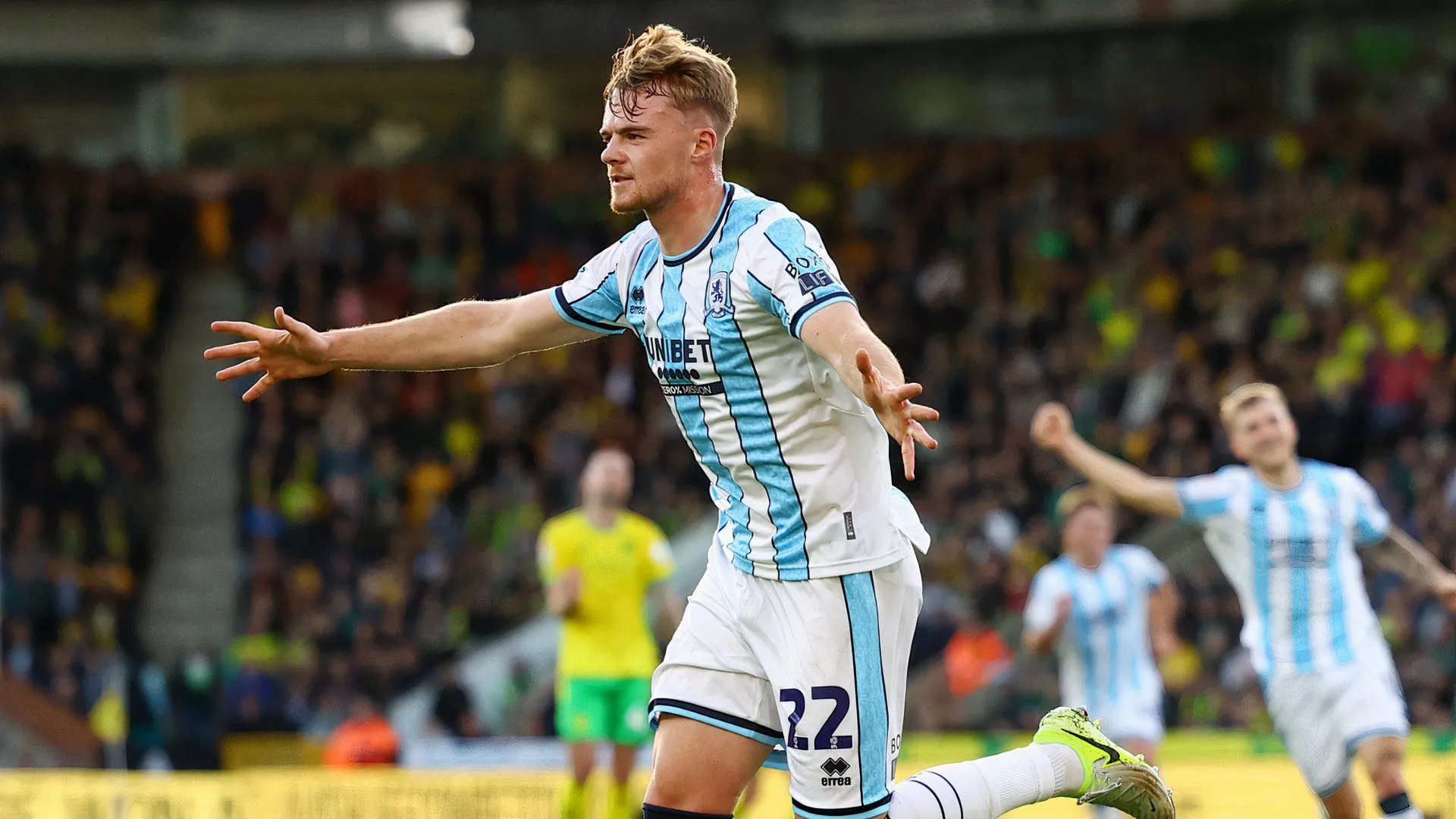 Tiền đạo Tommy Conway của Middlesbrough trong một pha bóng tại Championship