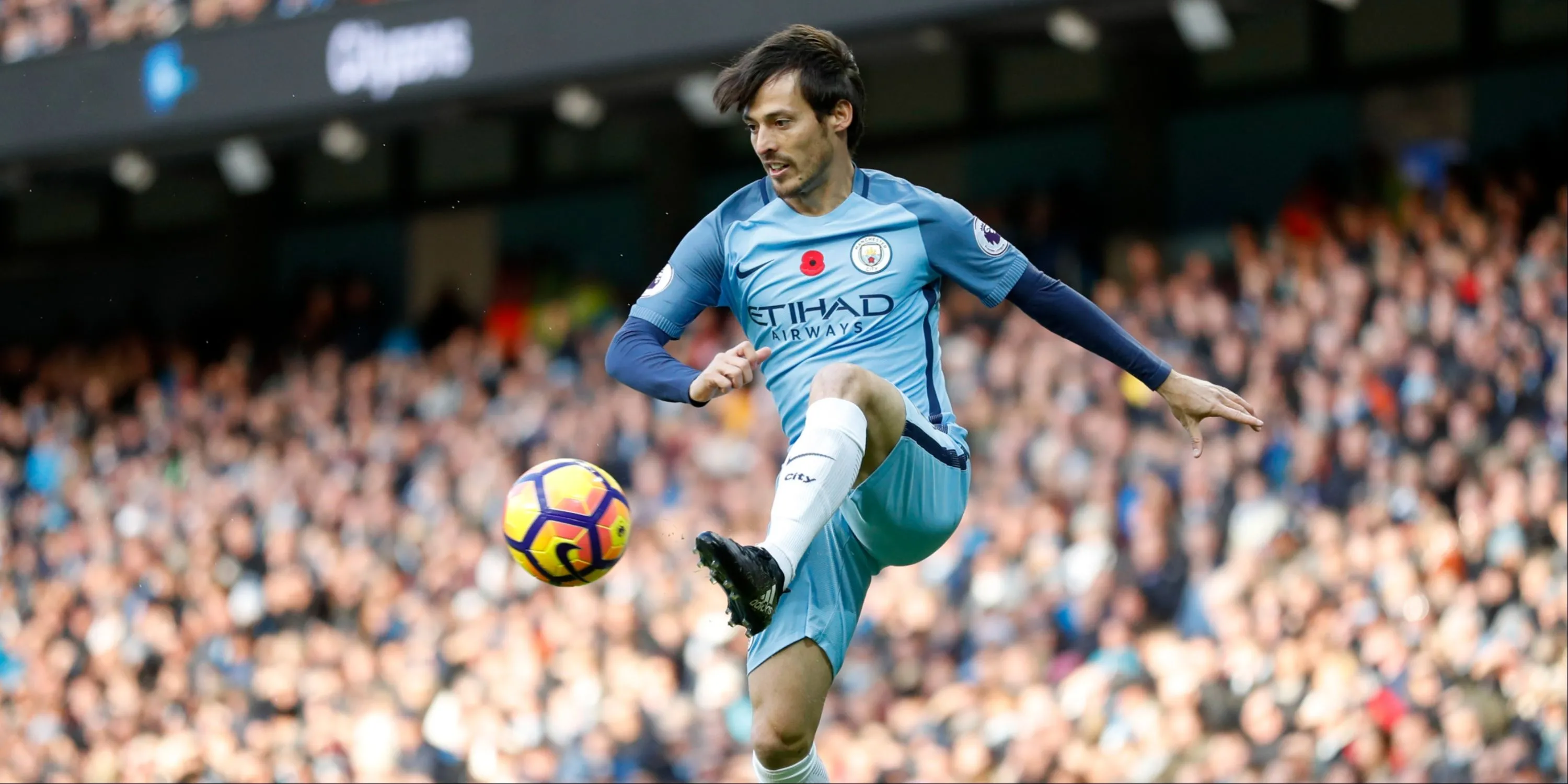 Tiền vệ David Silva ăn mừng trong màu áo Manchester City