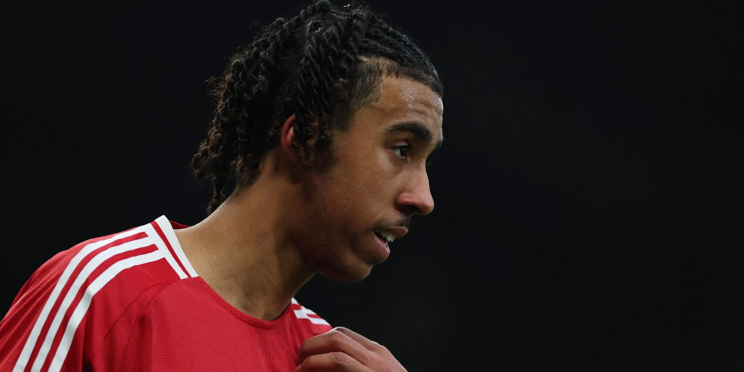 Trung vệ trẻ Leny Yoro được kỳ vọng trở thành trụ cột hàng thủ Man Utd