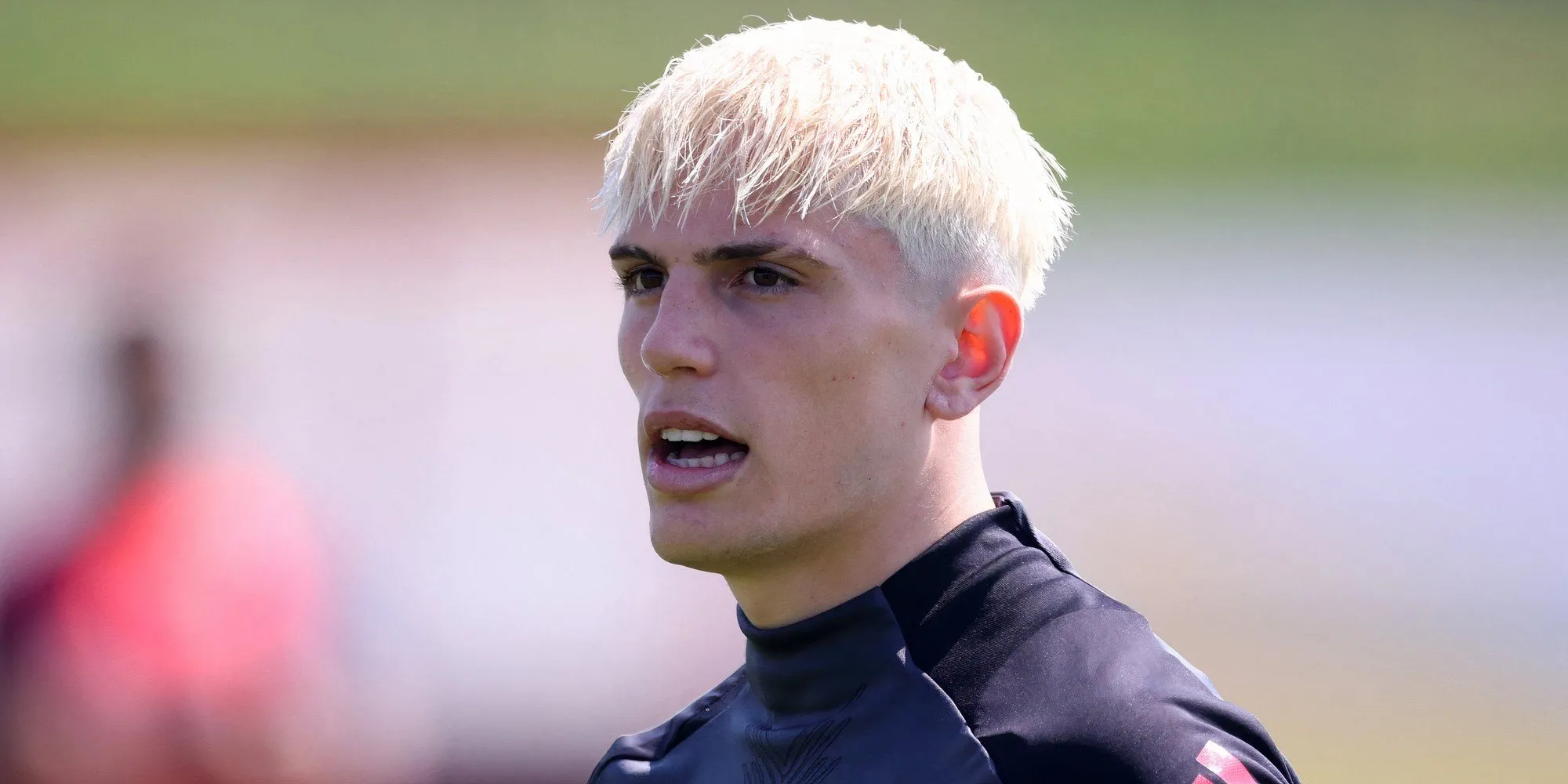 Cầu thủ chạy cánh Alejandro Garnacho trong buổi tập của Manchester United