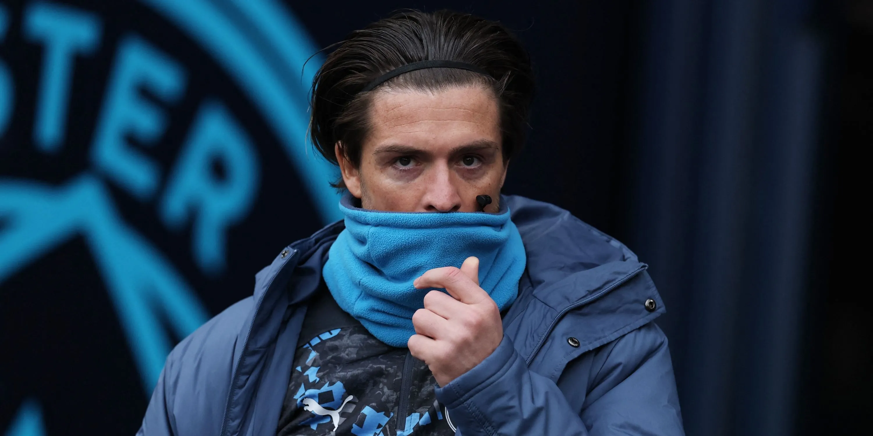 Jack Grealish ngồi trên ghế dự bị Man City, một cầu thủ có thể ra đi trong kỳ chuyển nhượng hè.