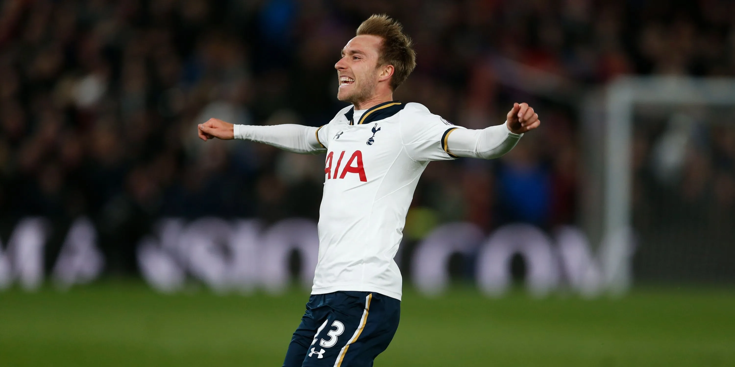Tiền vệ Christian Eriksen trong màu áo Tottenham Hotspur