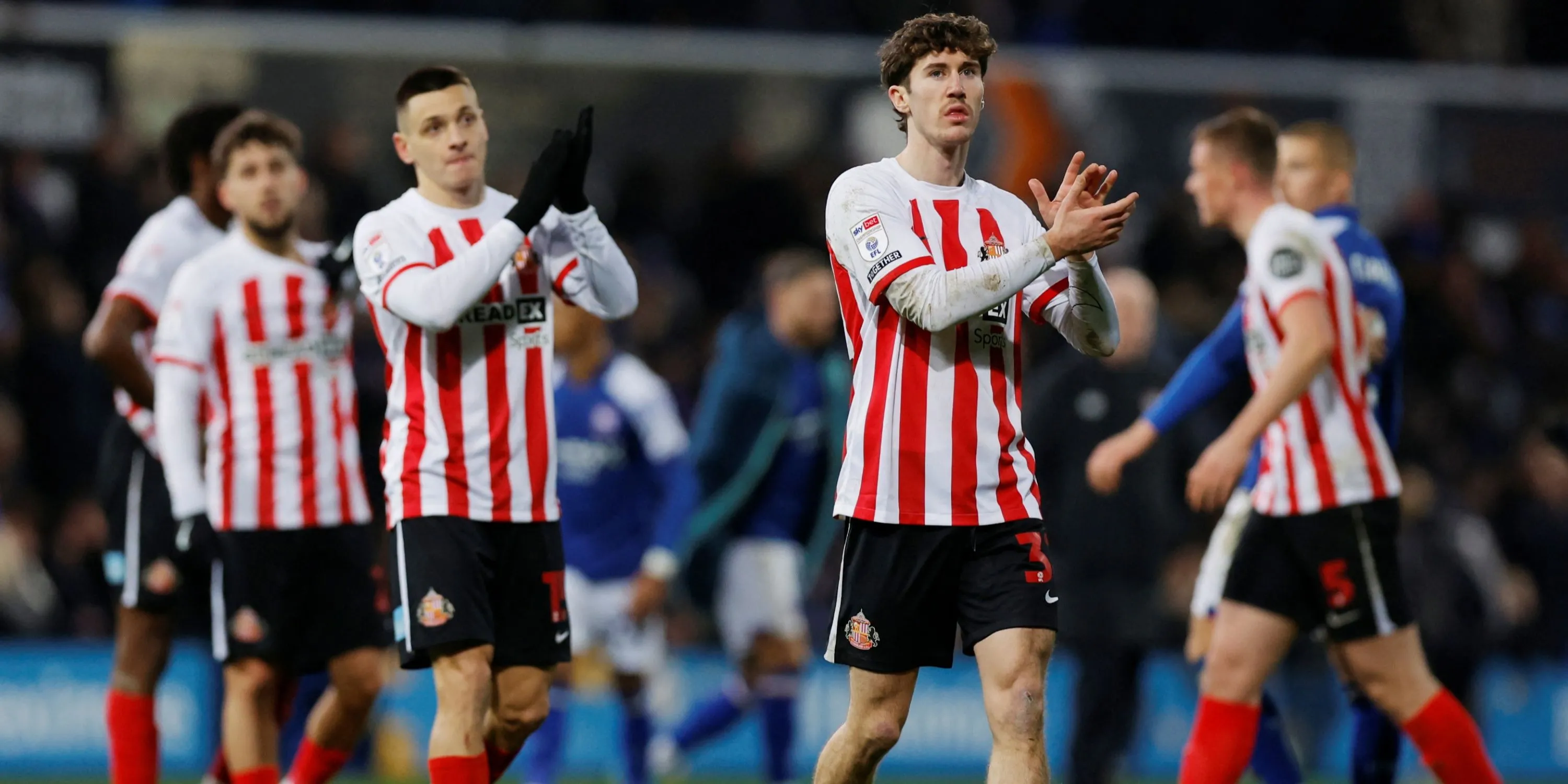 Trai Hume, mục tiêu chuyển nhượng của Wolves, trong màu áo Sunderland