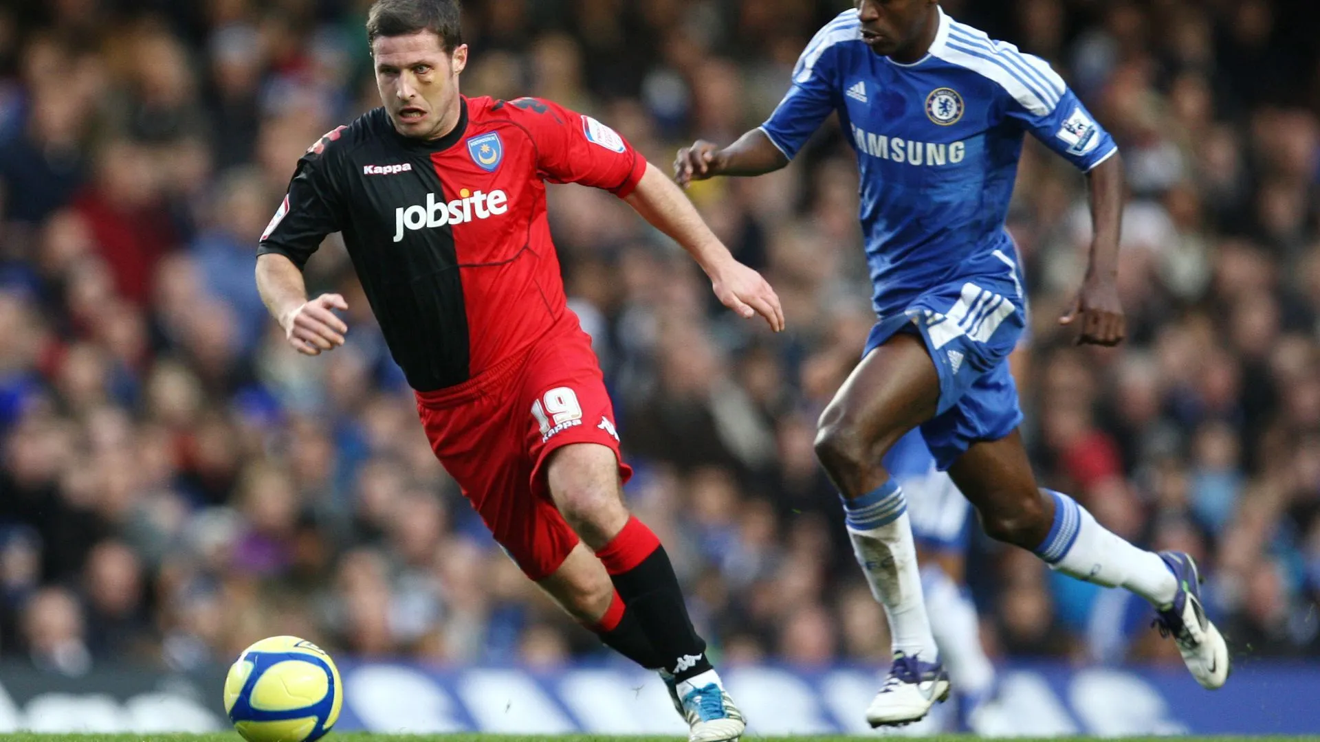 Cầu thủ David Norris trong màu áo Portsmouth, đội bóng đang gặp khủng hoảng tài chính và phong độ.