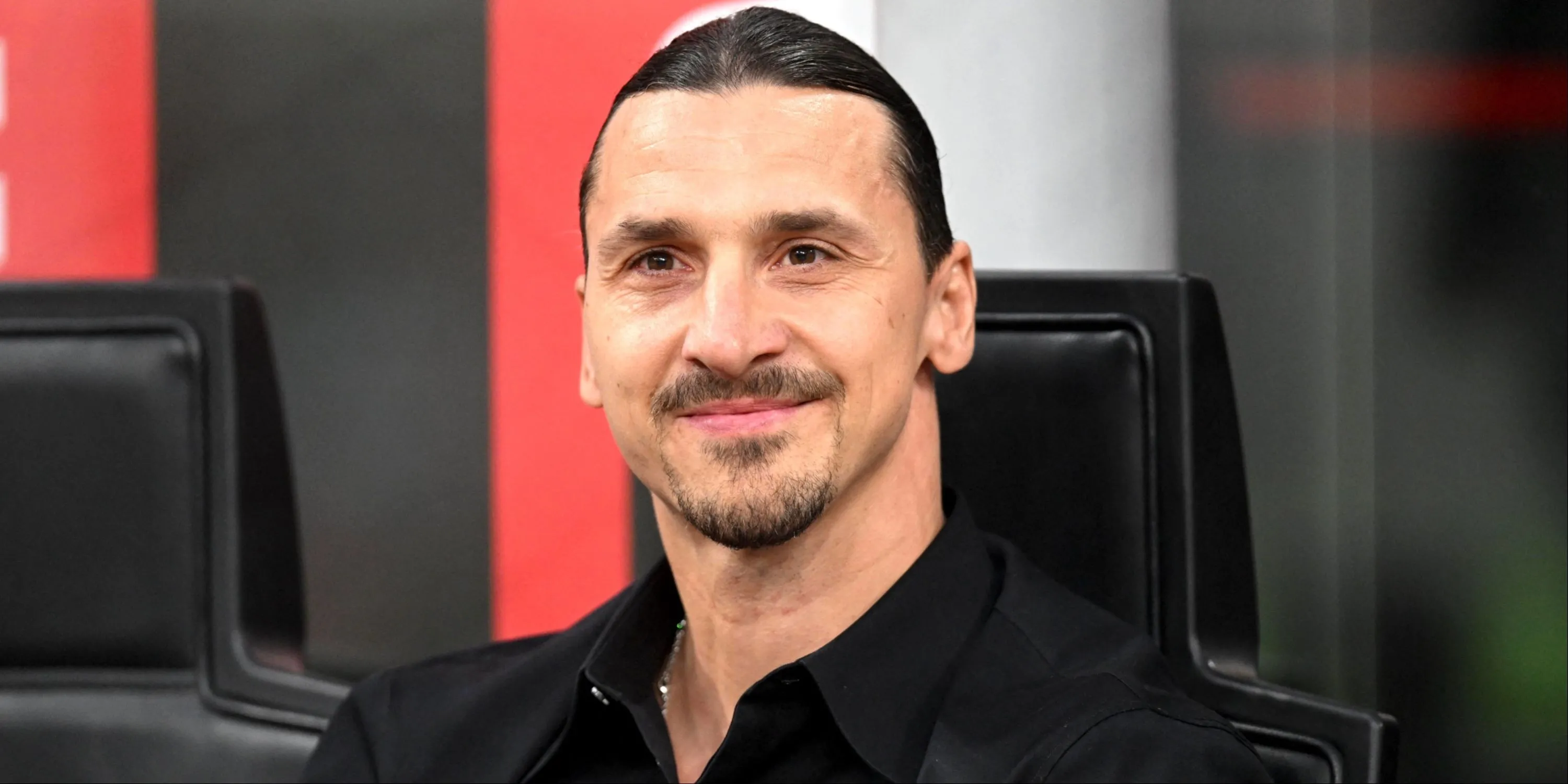 Zlatan Ibrahimovic với phong thái tự tin trên sân cỏ