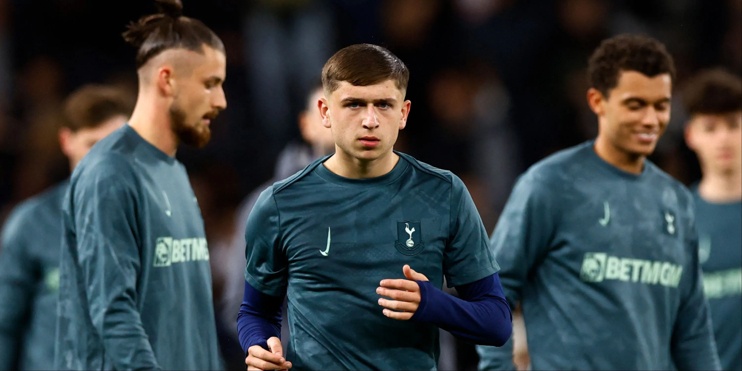 Tài năng trẻ Mikey Moore của Tottenham Hotspur