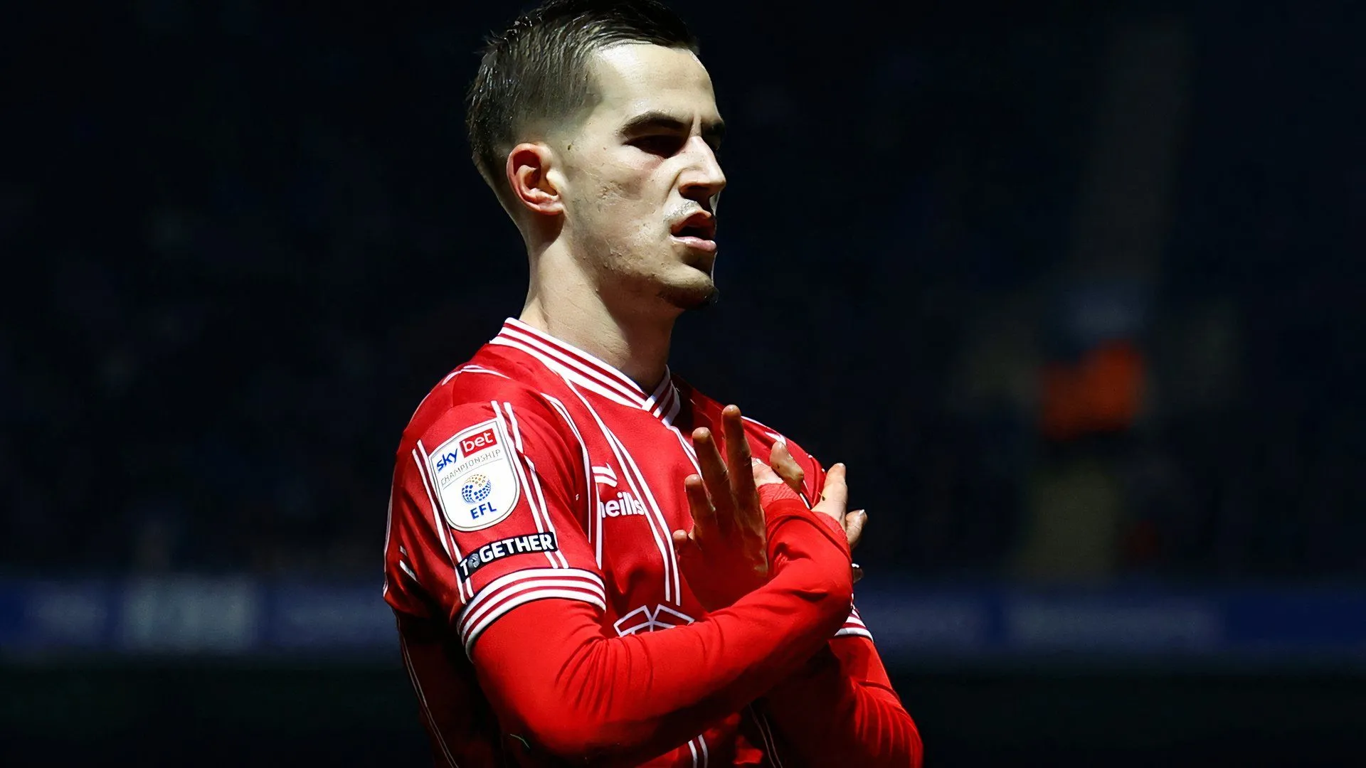 Anis Mehmeti ăn mừng bàn thắng, biểu tượng sáng tạo tấn công của Bristol City mùa này