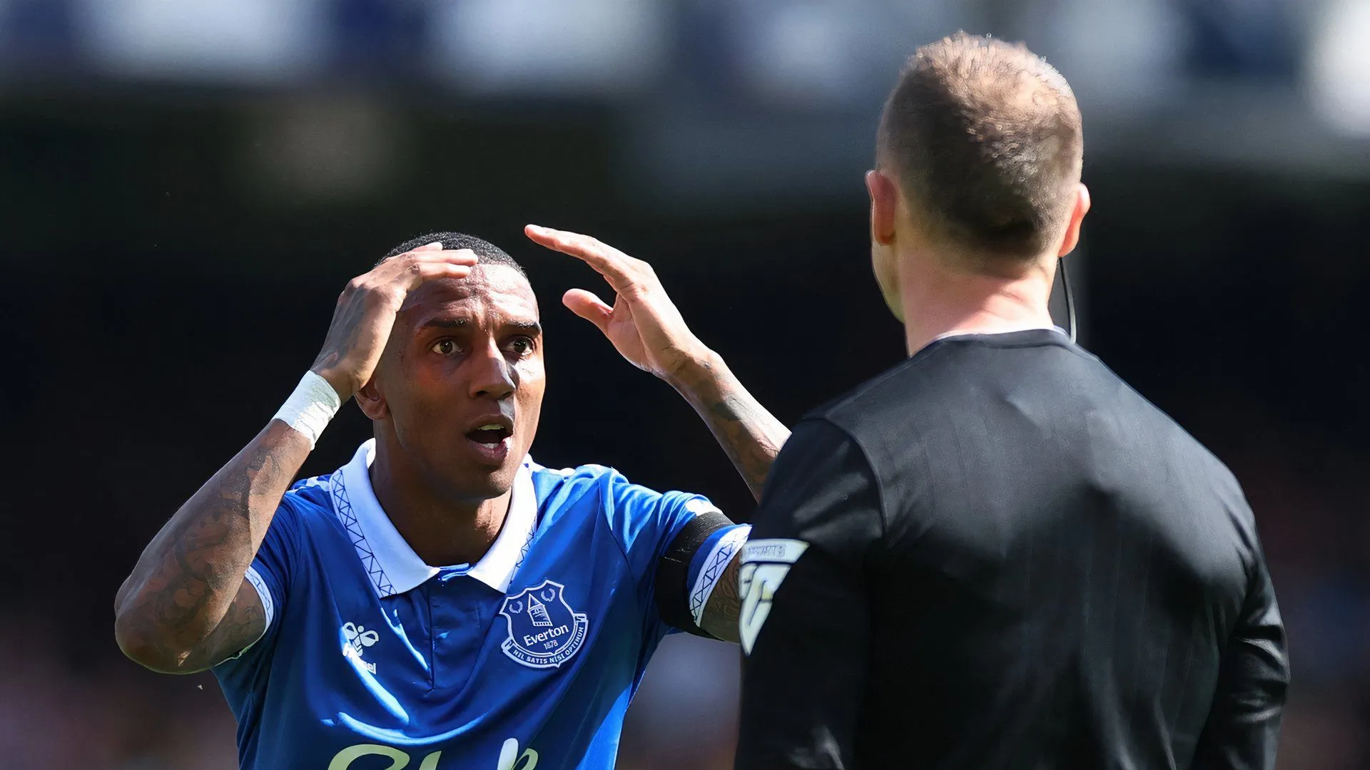 Ashley Young với kinh nghiệm dày dặn, phương án tác chiến biên cho Ipswich