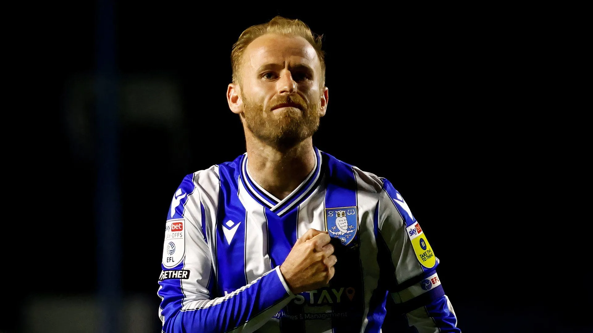 Barry Bannan trong màu áo Sheffield Wednesday, biểu tượng lãnh đạo ở Hillsborough