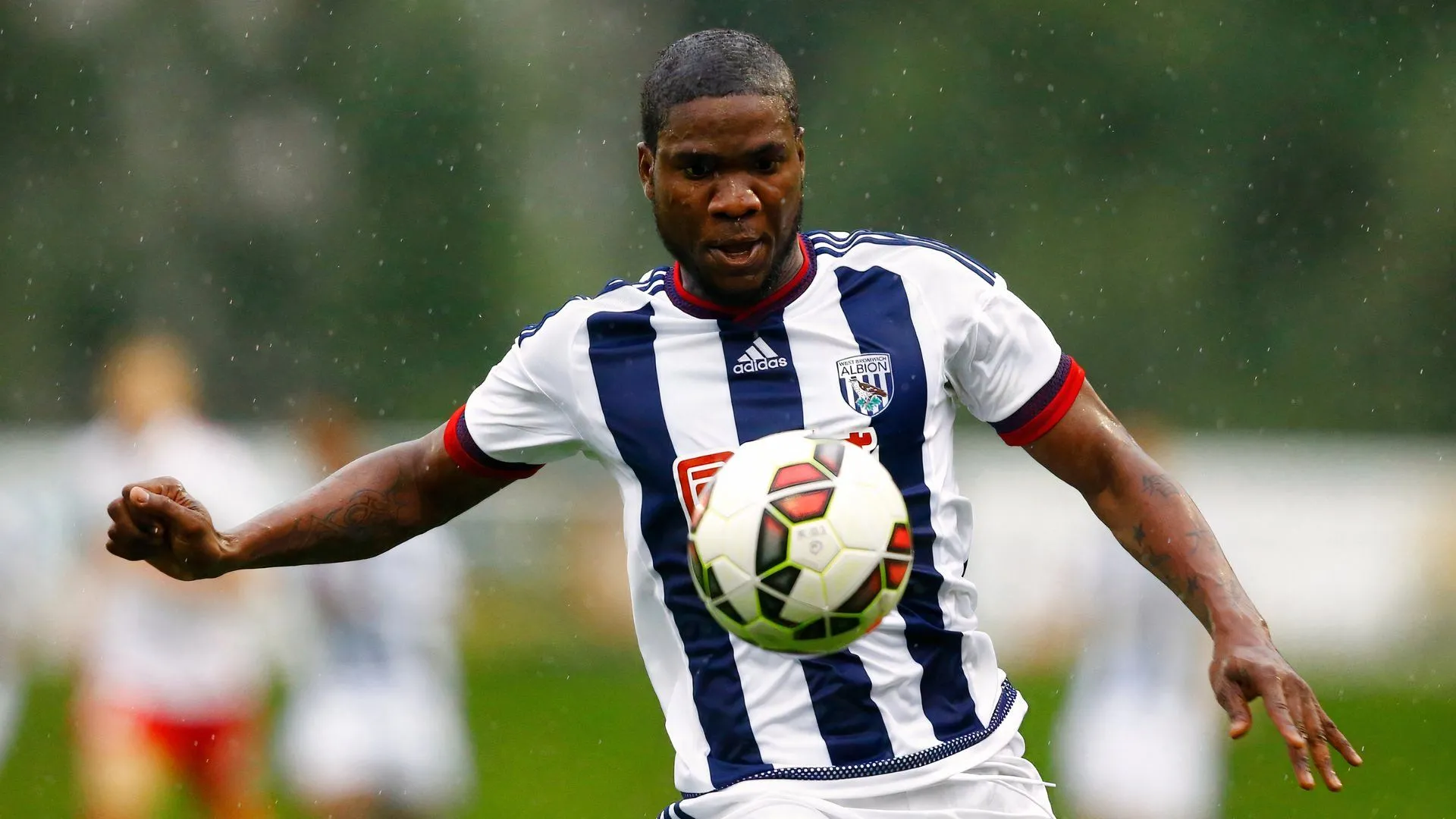 Brown Ideye trong màu áo West Brom tại Hawthorns - tiền đạo Nigeria ký hợp đồng 2014
