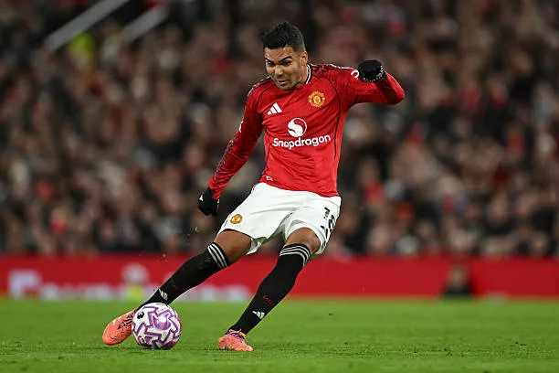 Casemiro đang hồi sinh mạnh mẽ, mang lại sự ổn định cho Man United.