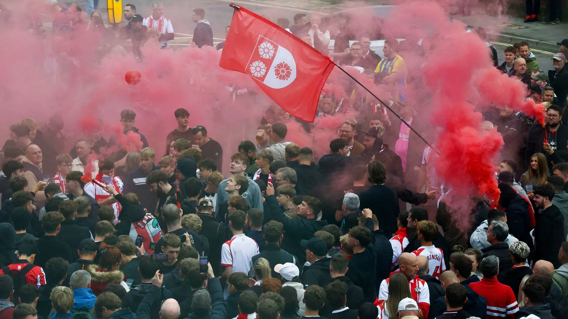 CĐV Southampton bày tỏ phản ứng trên mạng xã hội sau thất bại trước Blackburn