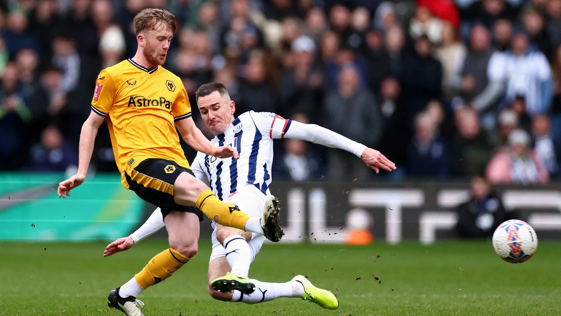 CĐV West Brom phản ứng sau kết quả tồi tệ của Wolves - derby Black Country