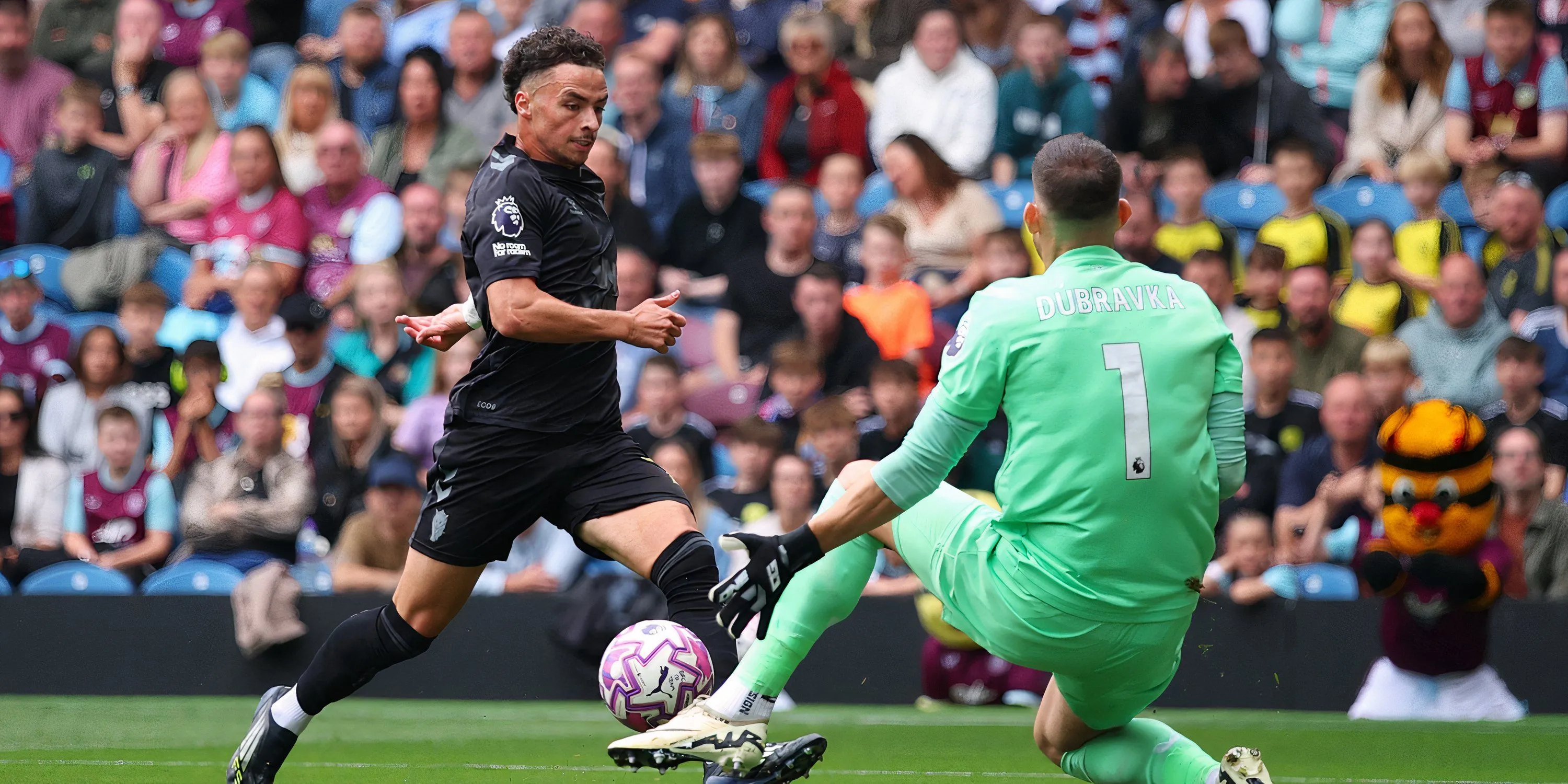 Chemsdine Talbi trong màu áo Sunderland, tân binh 20 tuổi được kỳ vọng