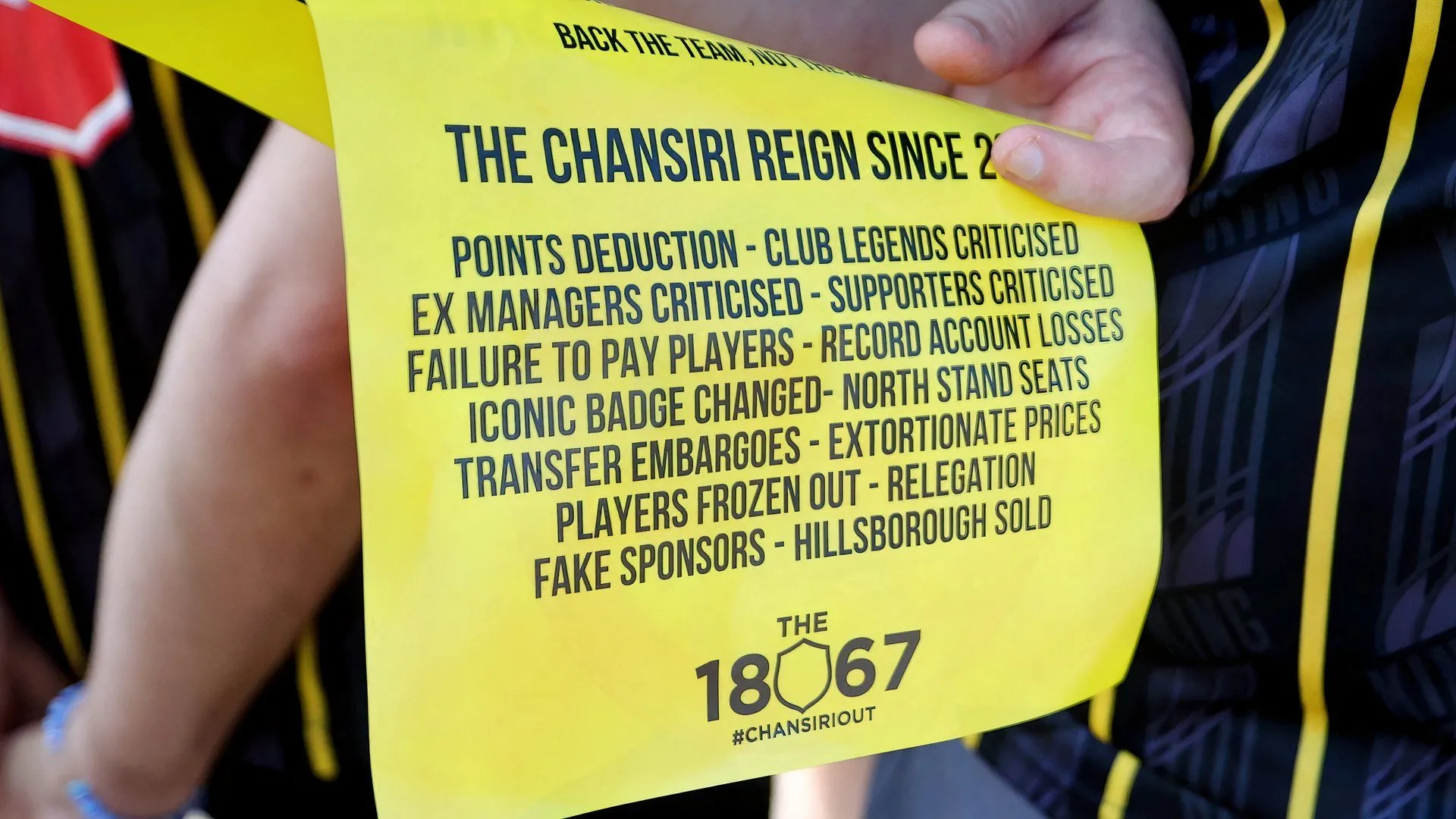 Cổ động viên Sheffield Wednesday biểu tình phản đối chủ sở hữu Dejphon Chansiri