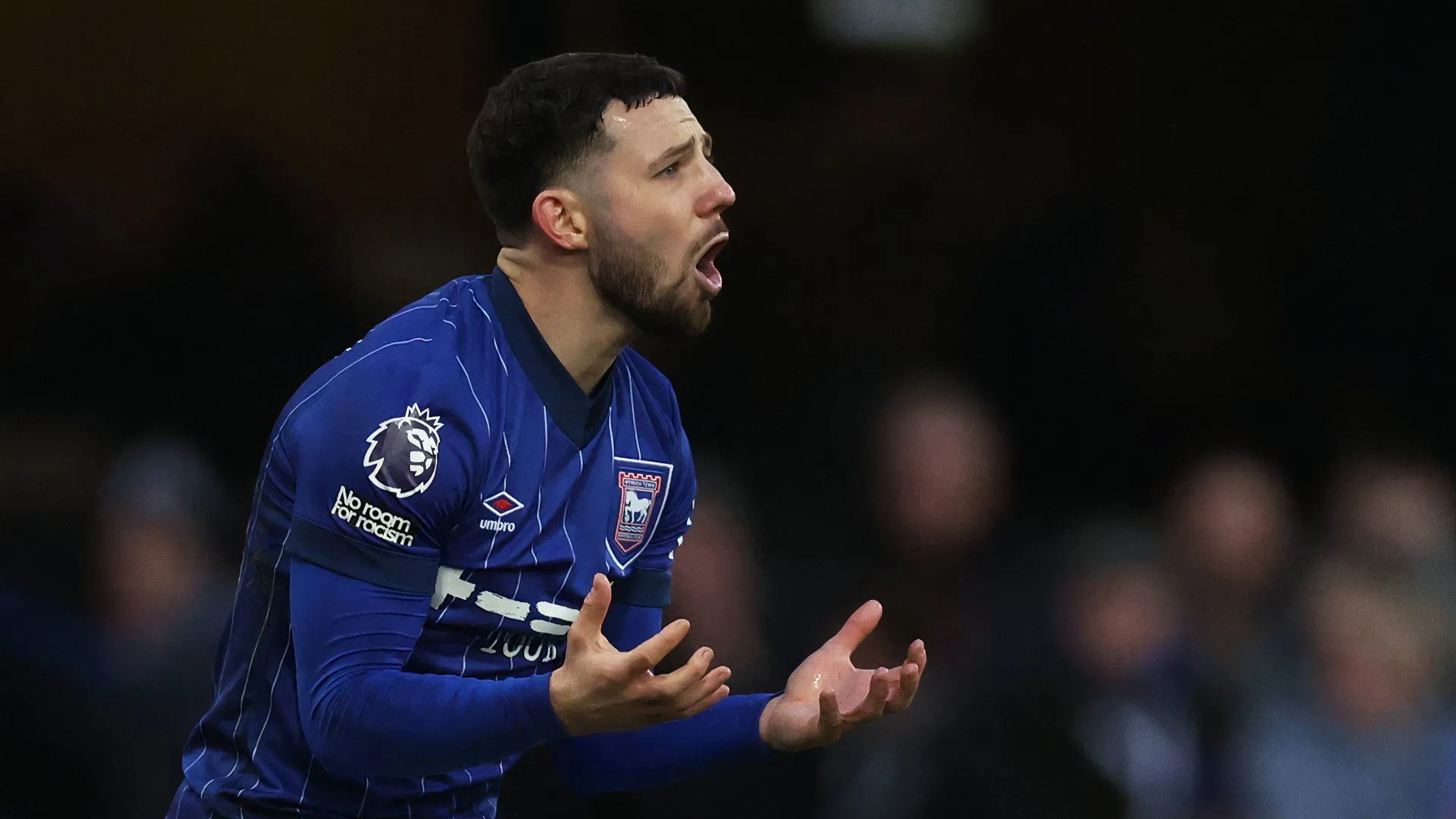 Conor Chaplin trong màu áo Ipswich trước khi được cho mượn về Portsmouth, tương lai chưa rõ ràng
