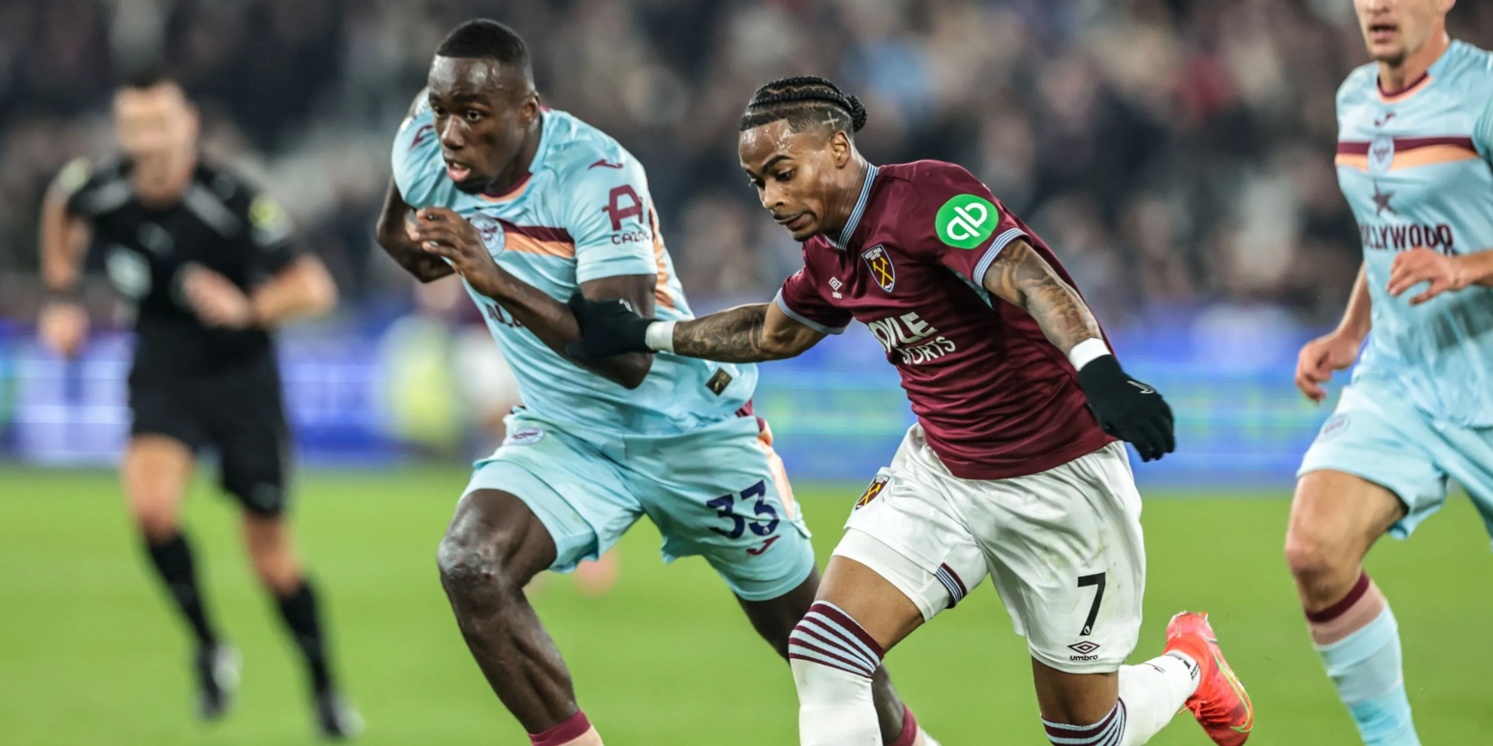 Crysencio Summerville trong màu áo West Ham - không quỳ xuống trước trận thuộc chiến dịch No Room For Racism