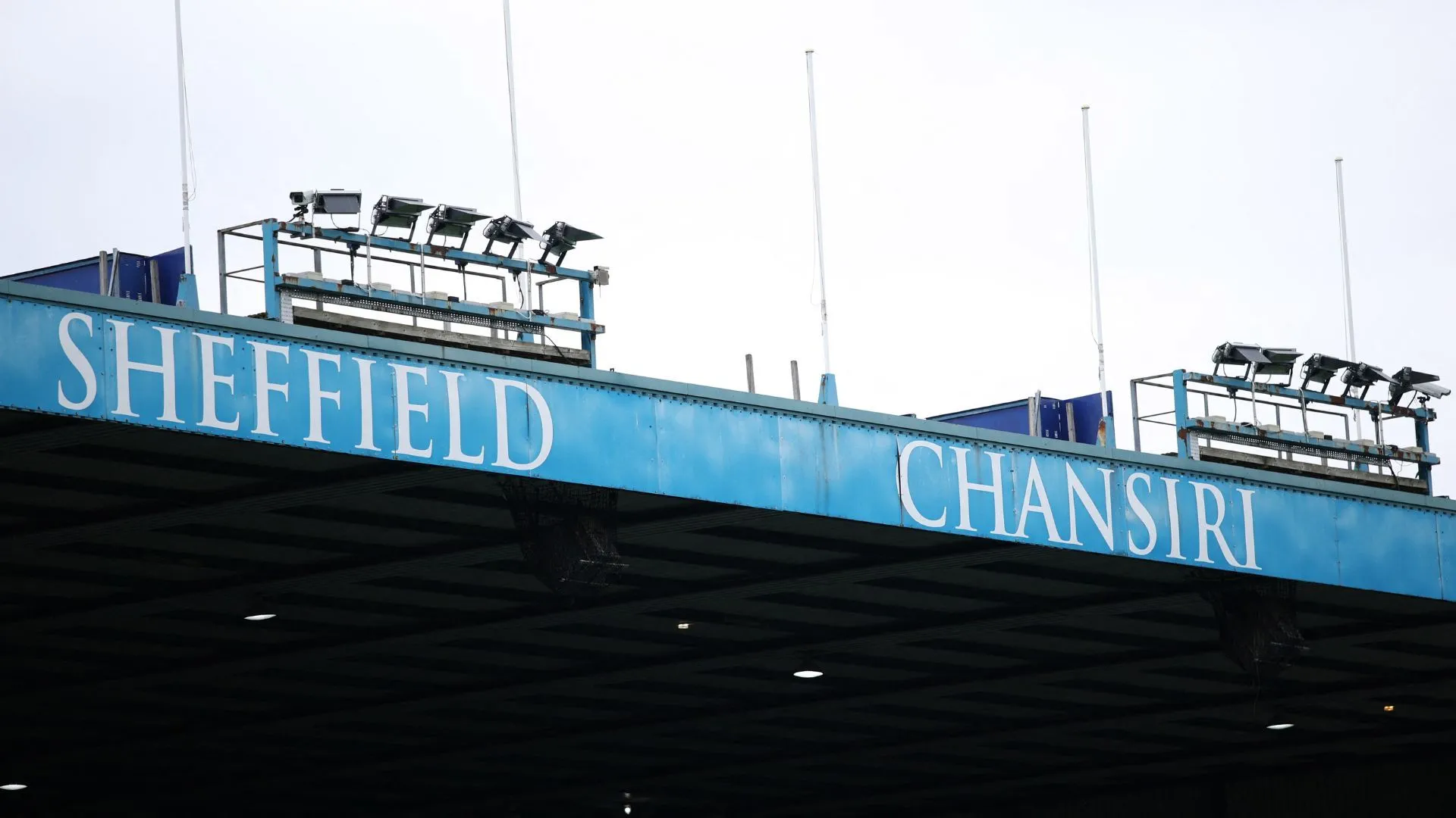 Dejphon Chansiri và Hillsborough trước viễn cảnh thuê lại sân