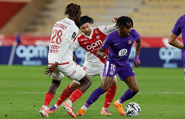 Đội hình Monaco tập luyện chuẩn bị cho chuyến làm khách ở Stade de la Beaujoire, các cầu thủ tập trung vào chiến thuật pressing và phối hợp tấn công