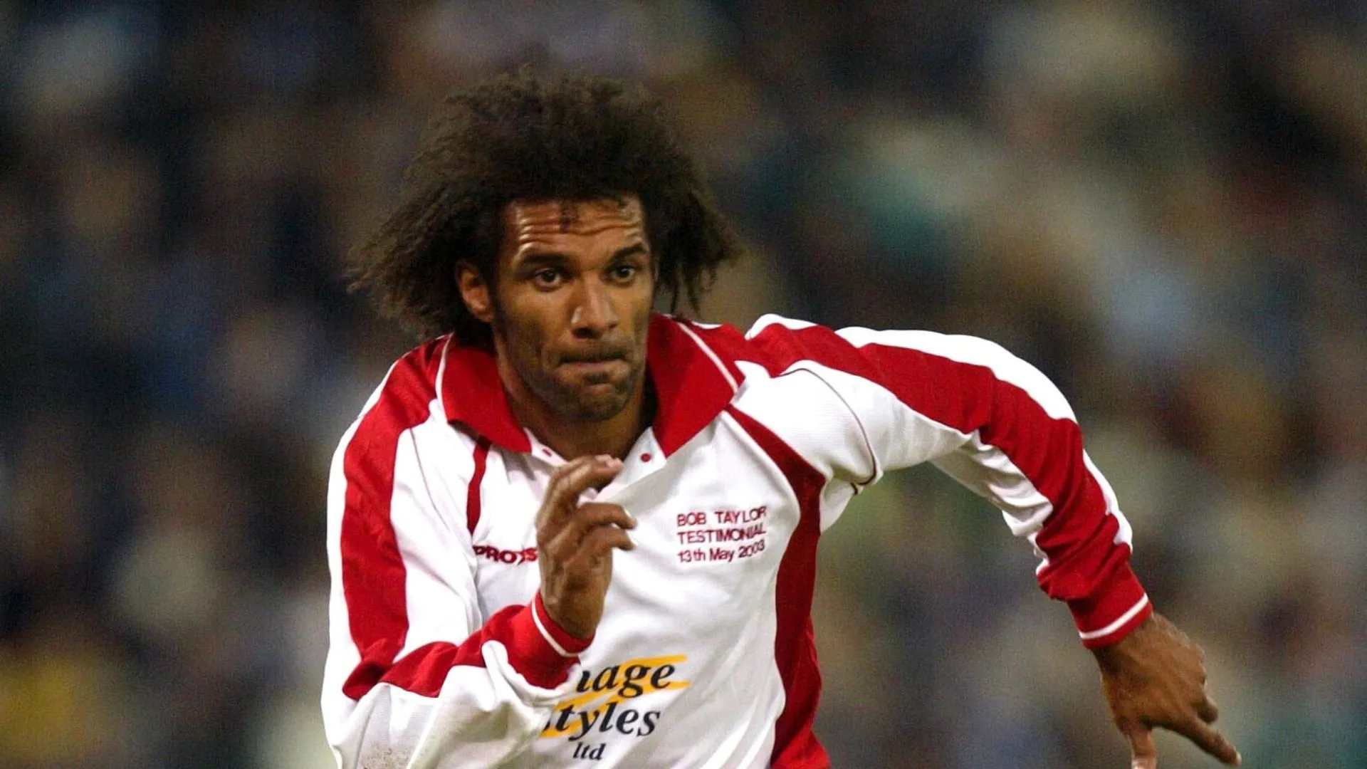 Don Goodman tác nghiệp trước trận, nói về sân vận động EFL mà ông yêu thích