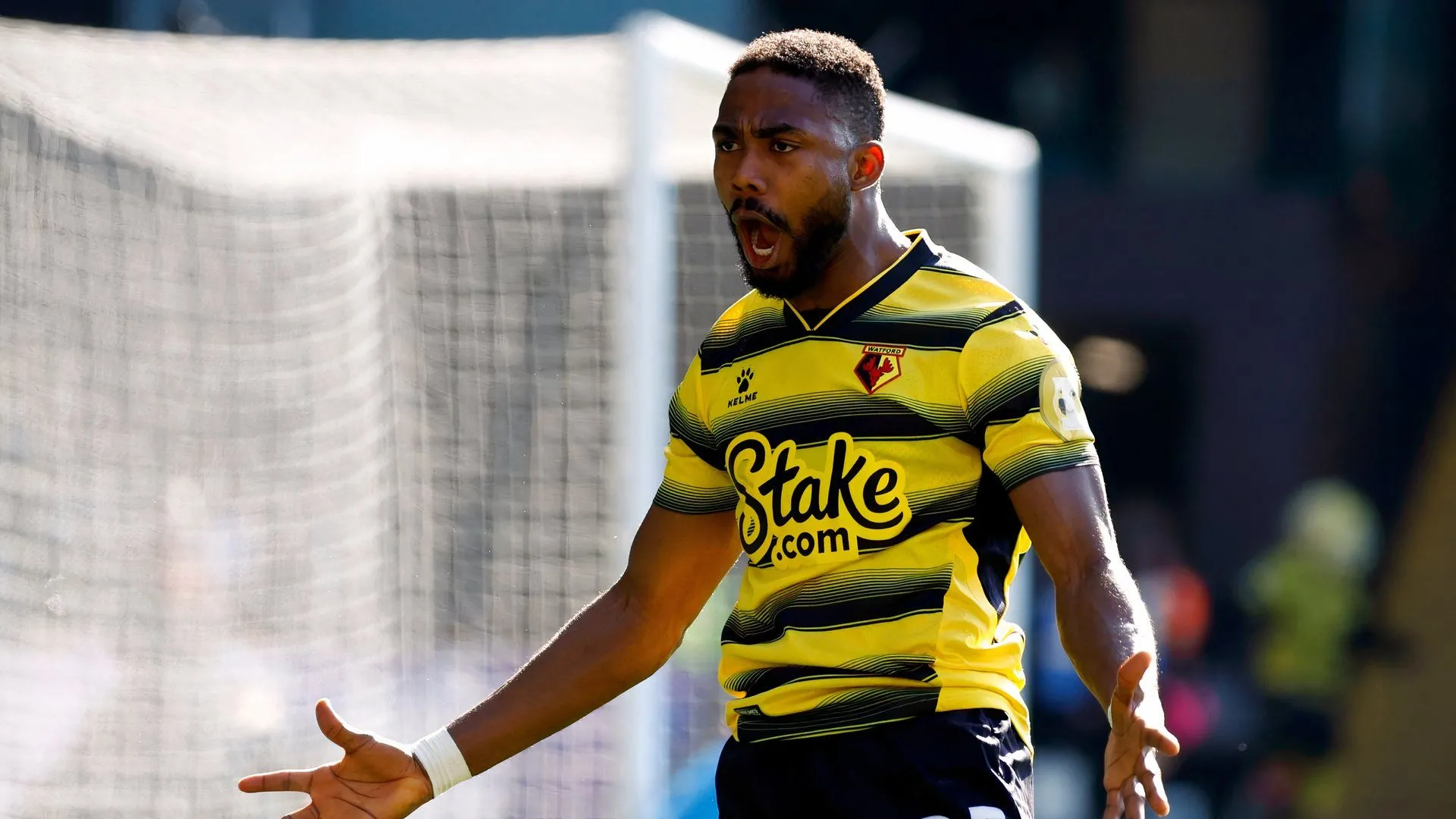 Emmanuel Dennis là phương án tấn công nhanh cho các đội cần đột biến từ biên và phản công