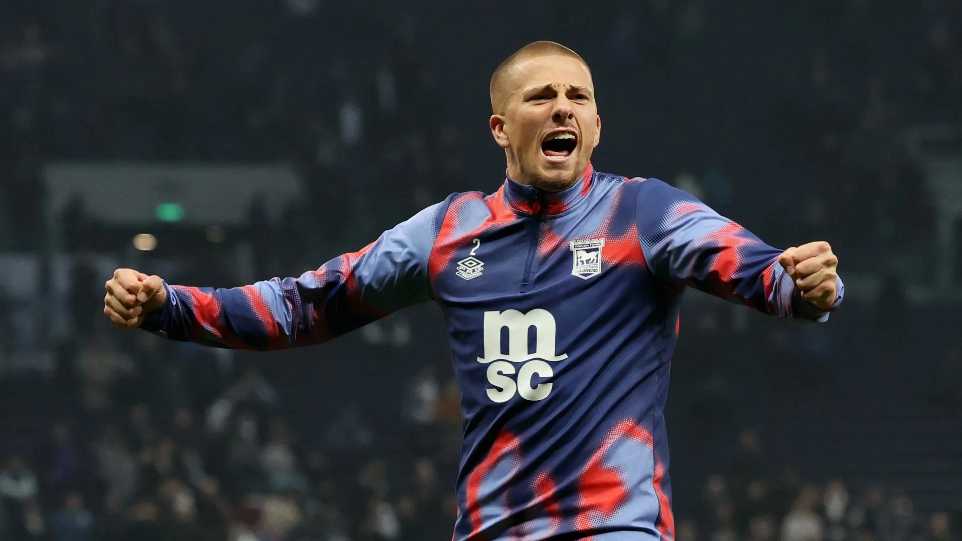 Harry Clarke trở lại Ipswich nhưng chưa chắc suất đá chính do đối thủ cạnh tranh mạnh