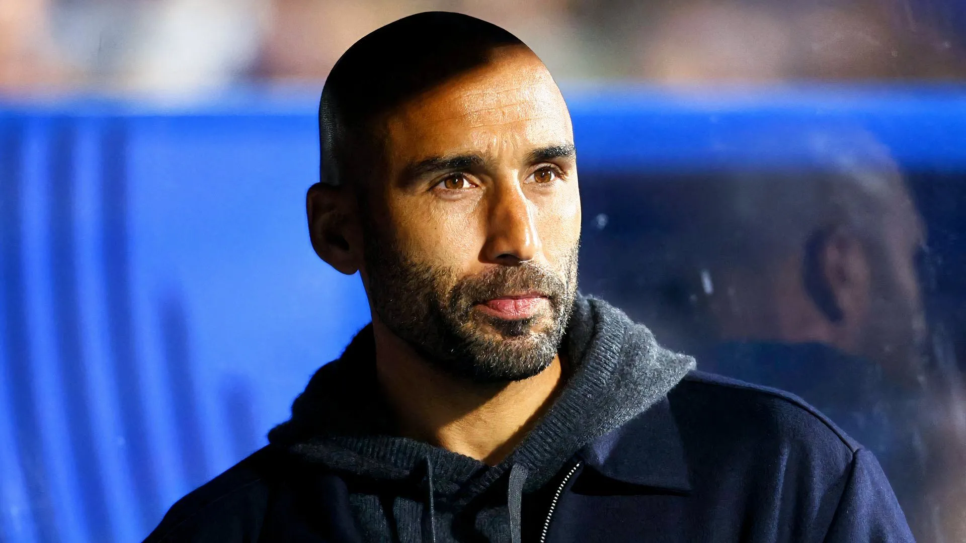 HLV Lee Grant cùng Ban huấn luyện của Huddersfield trong buổi họp báo