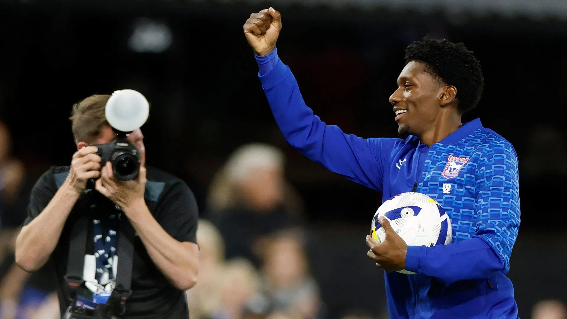 Jaden Philogene ăn mừng hat-trick trong trận gặp Sheffield United