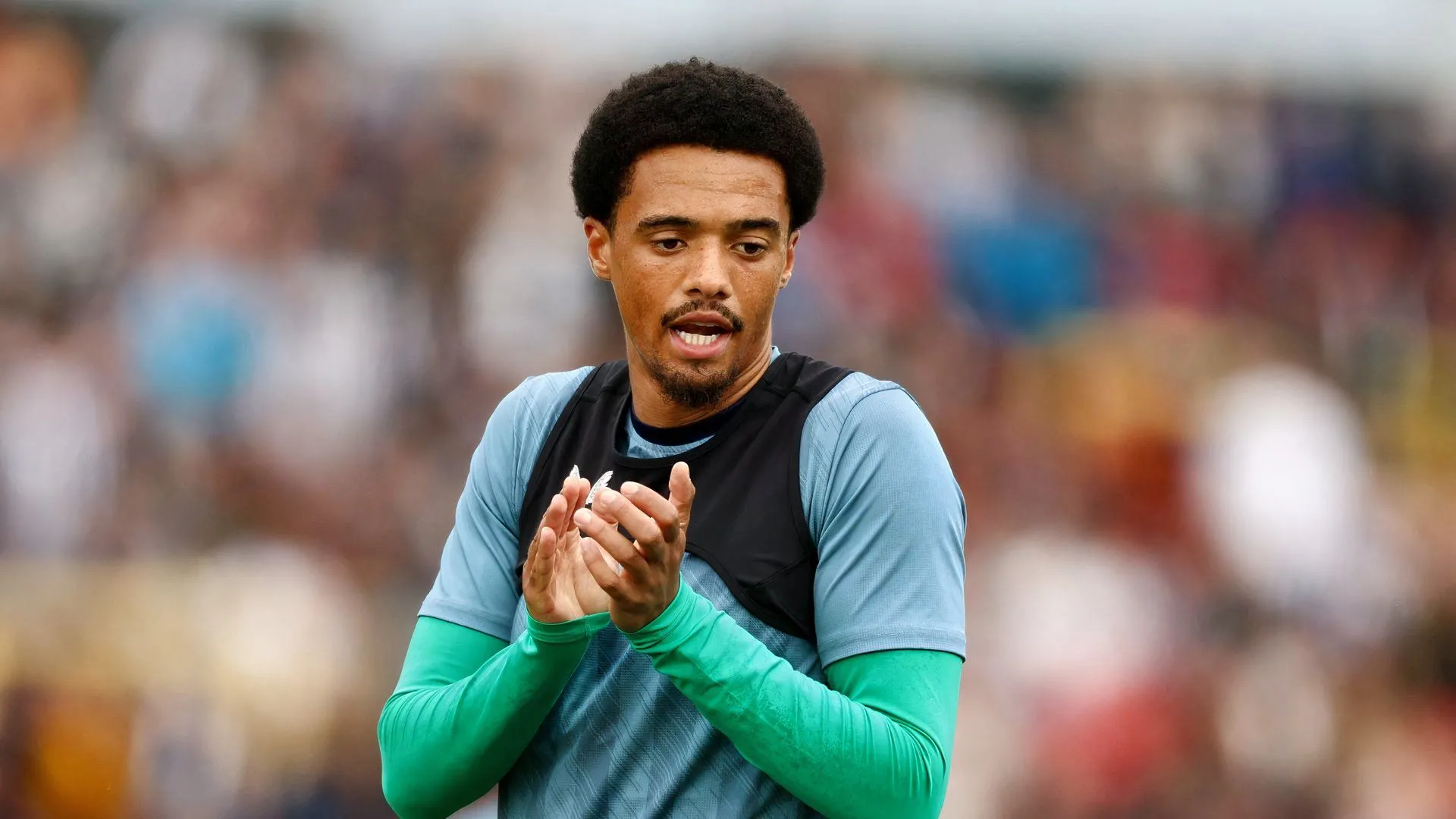 Jamal Lewis thi đấu với kinh nghiệm Premier League, lựa chọn hợp lý cho Championship