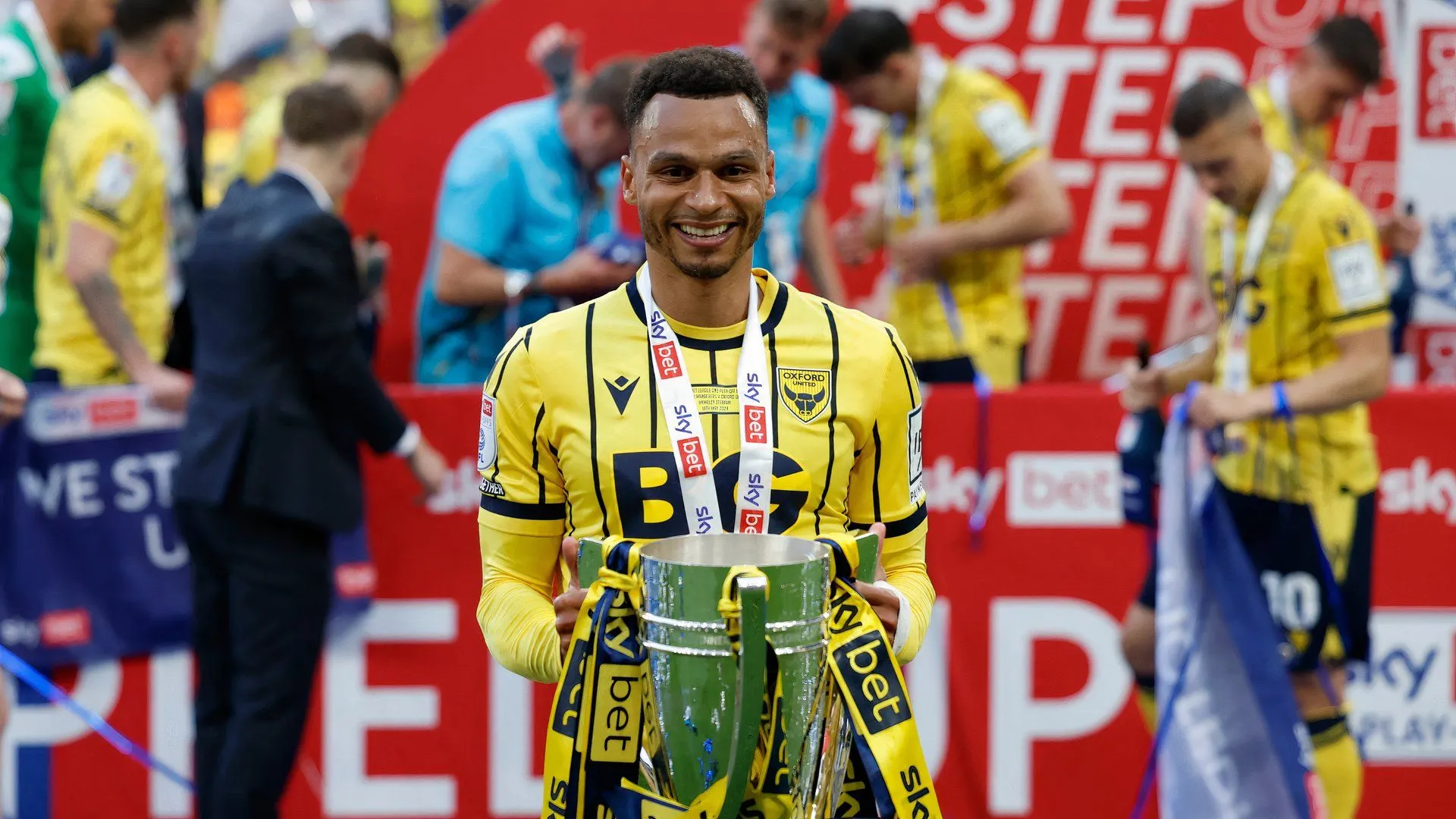 Josh Murphy tỏa sáng cho Oxford United với bàn thắng quyết định ở play-off