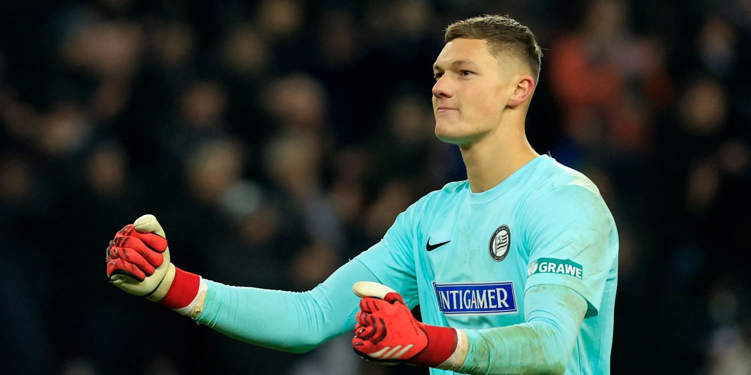 Kjell Scherpen - thủ môn 2.06m đã chơi cho Ajax và Union SG