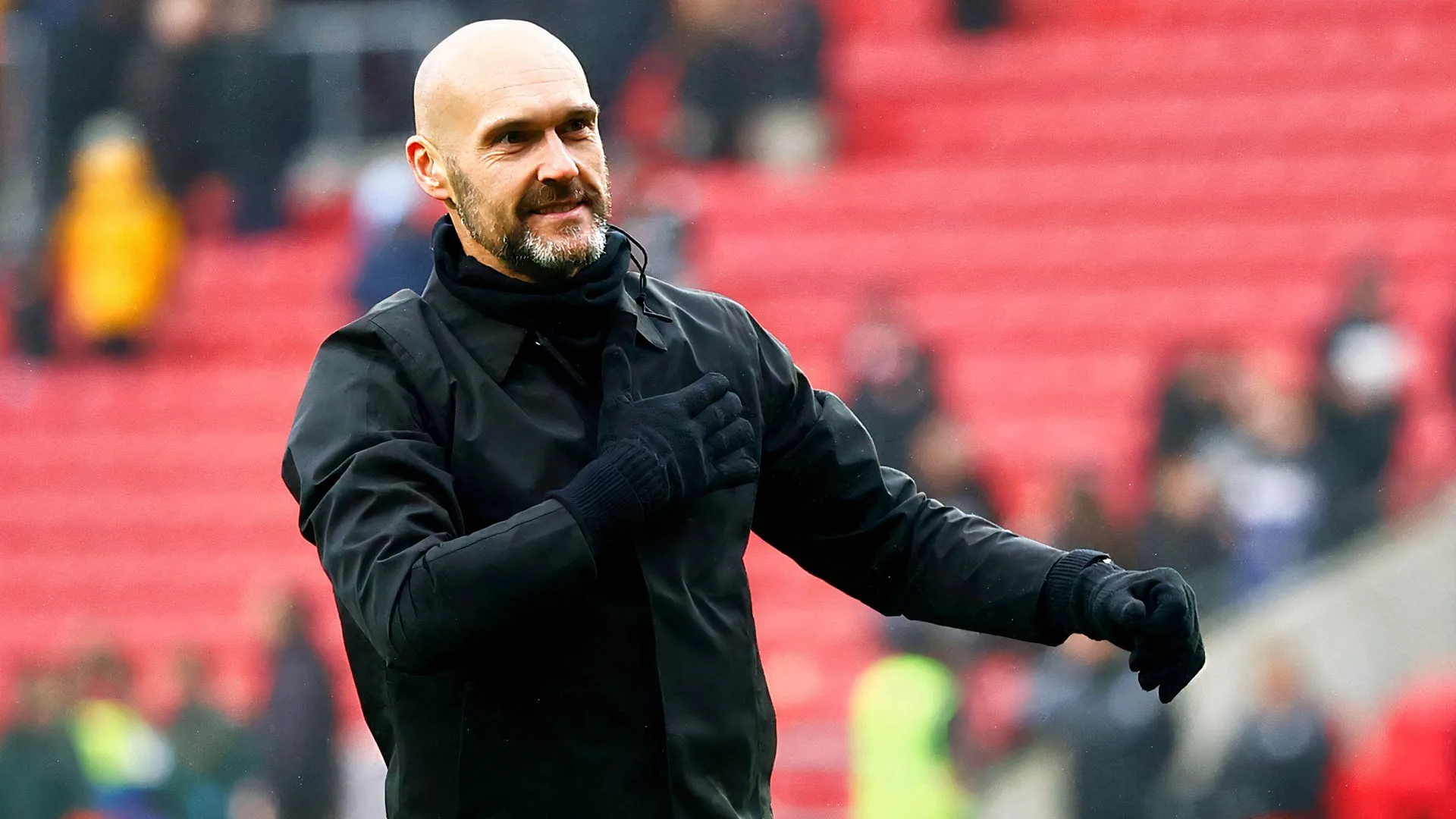 Luke Williams dẫn dắt Swansea City trong một trận đấu