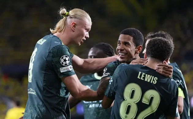 Man City tìm lại phong độ sau thất bại trước Aston Villa, Pep Guardiola chỉ đạo trong buổi tập